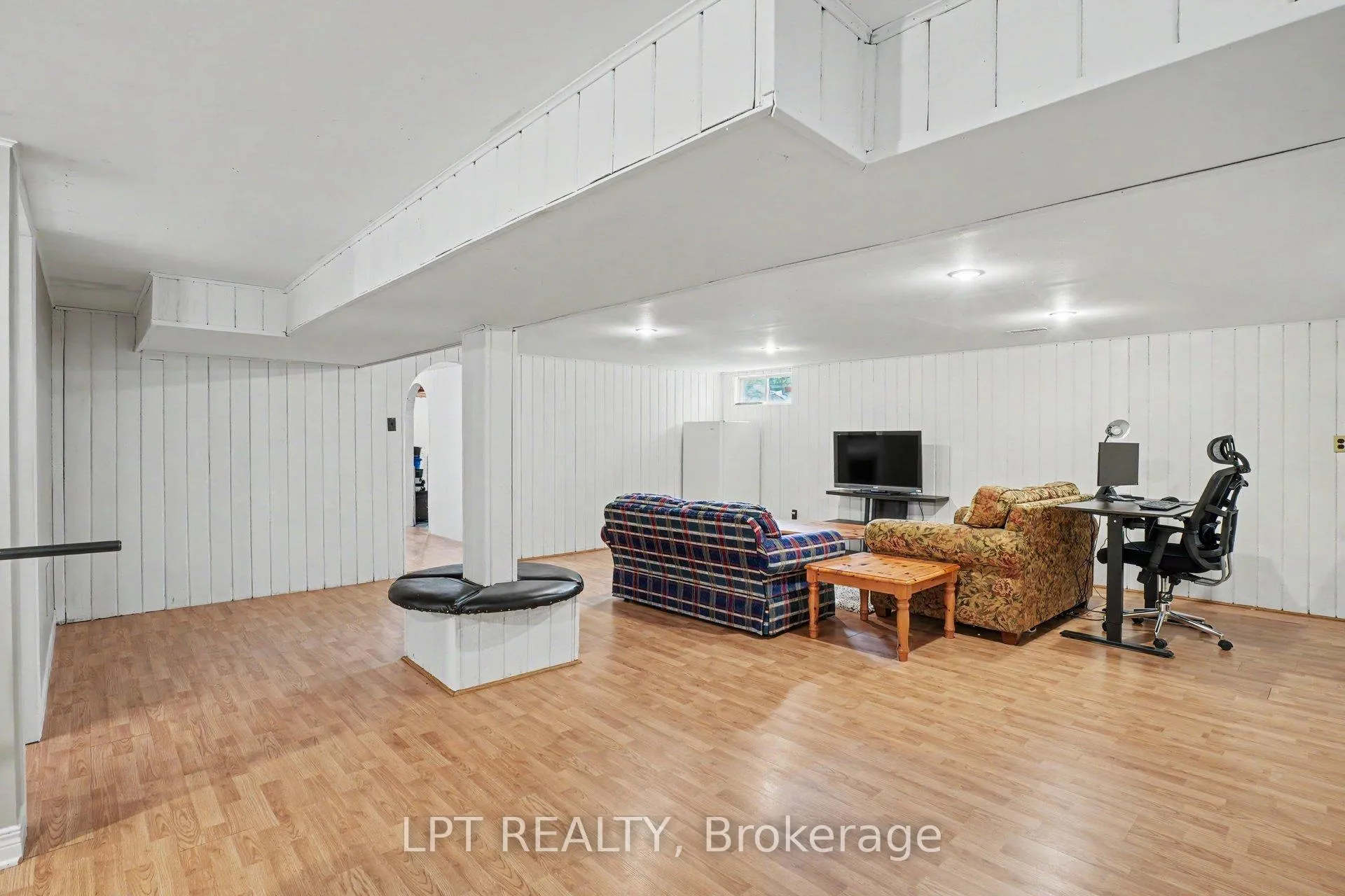 Photo 23 of 39 Hadley Circle, Ottawa, Bells Corners — HOMEH