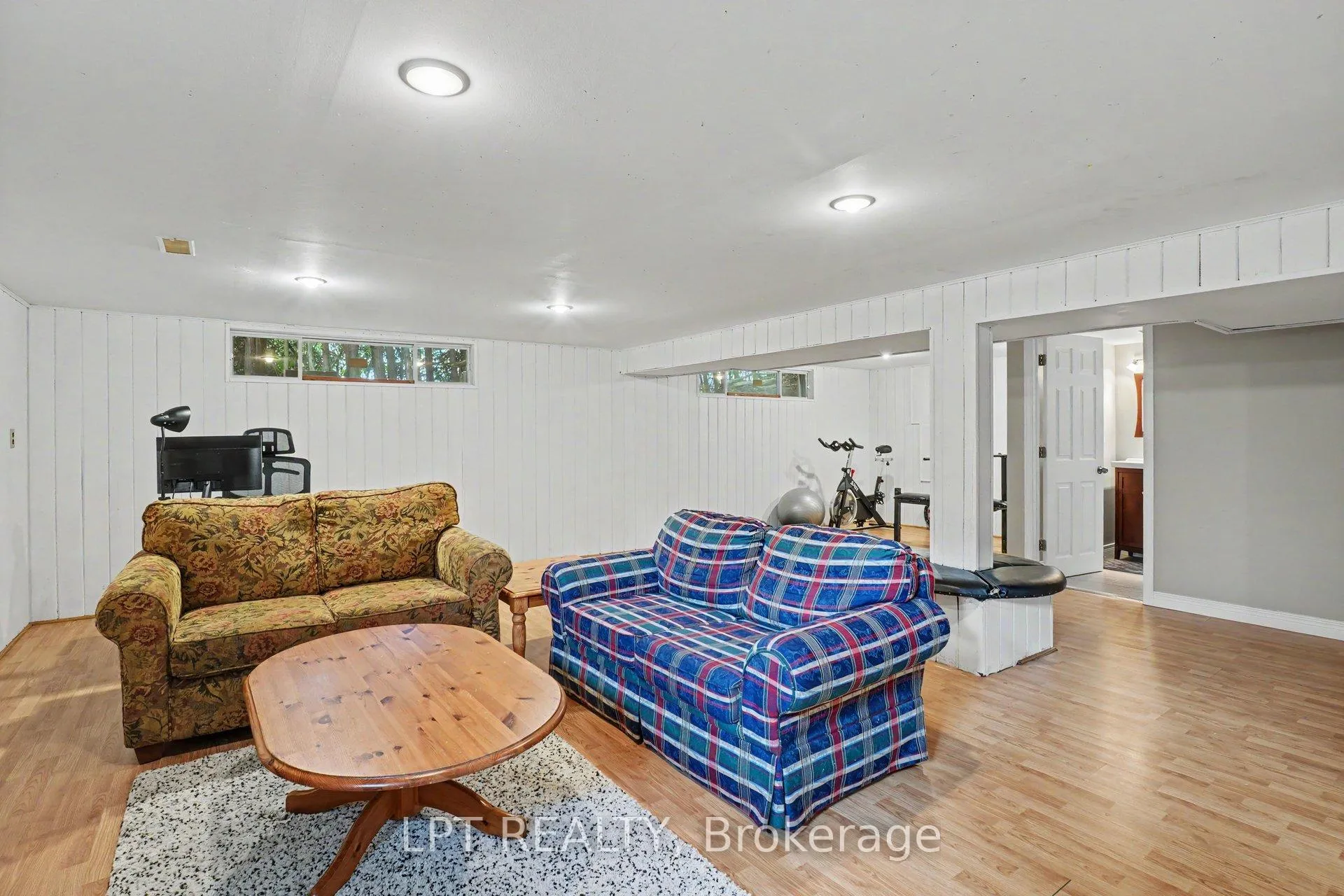 Photo 24 of 39 Hadley Circle, Ottawa, Bells Corners — HOMEH