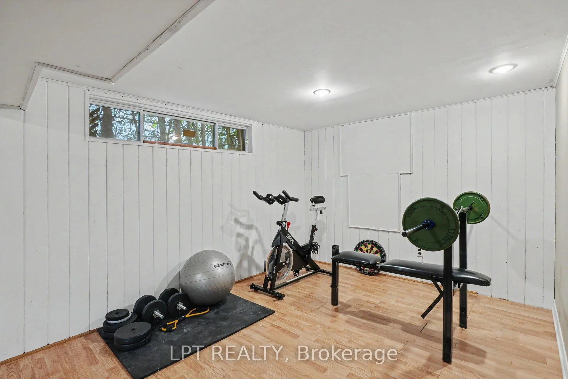 Photo 25 of 39 Hadley Circle, Ottawa, Bells Corners — HOMEH