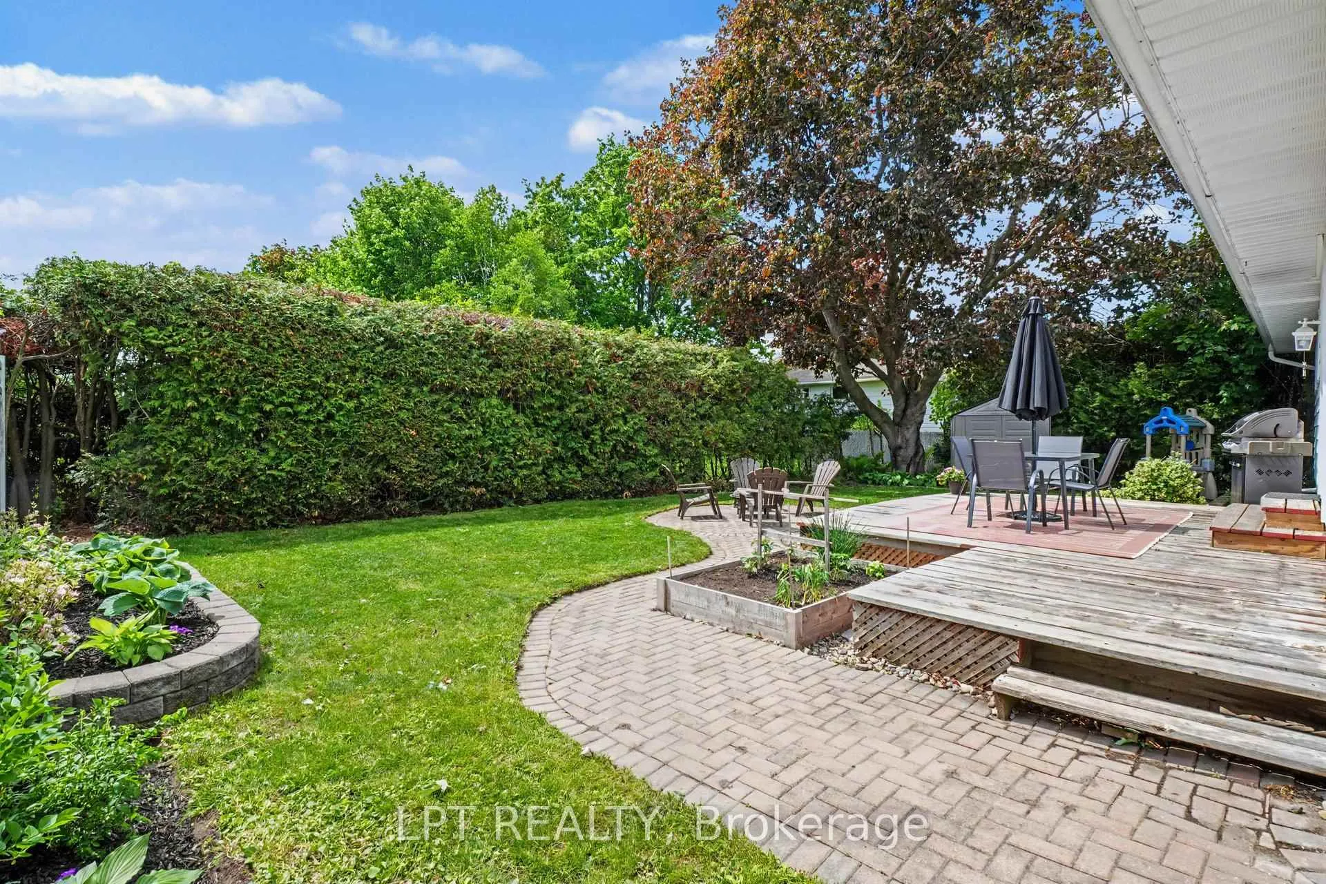 Photo 31 of 39 Hadley Circle, Ottawa, Bells Corners — HOMEH