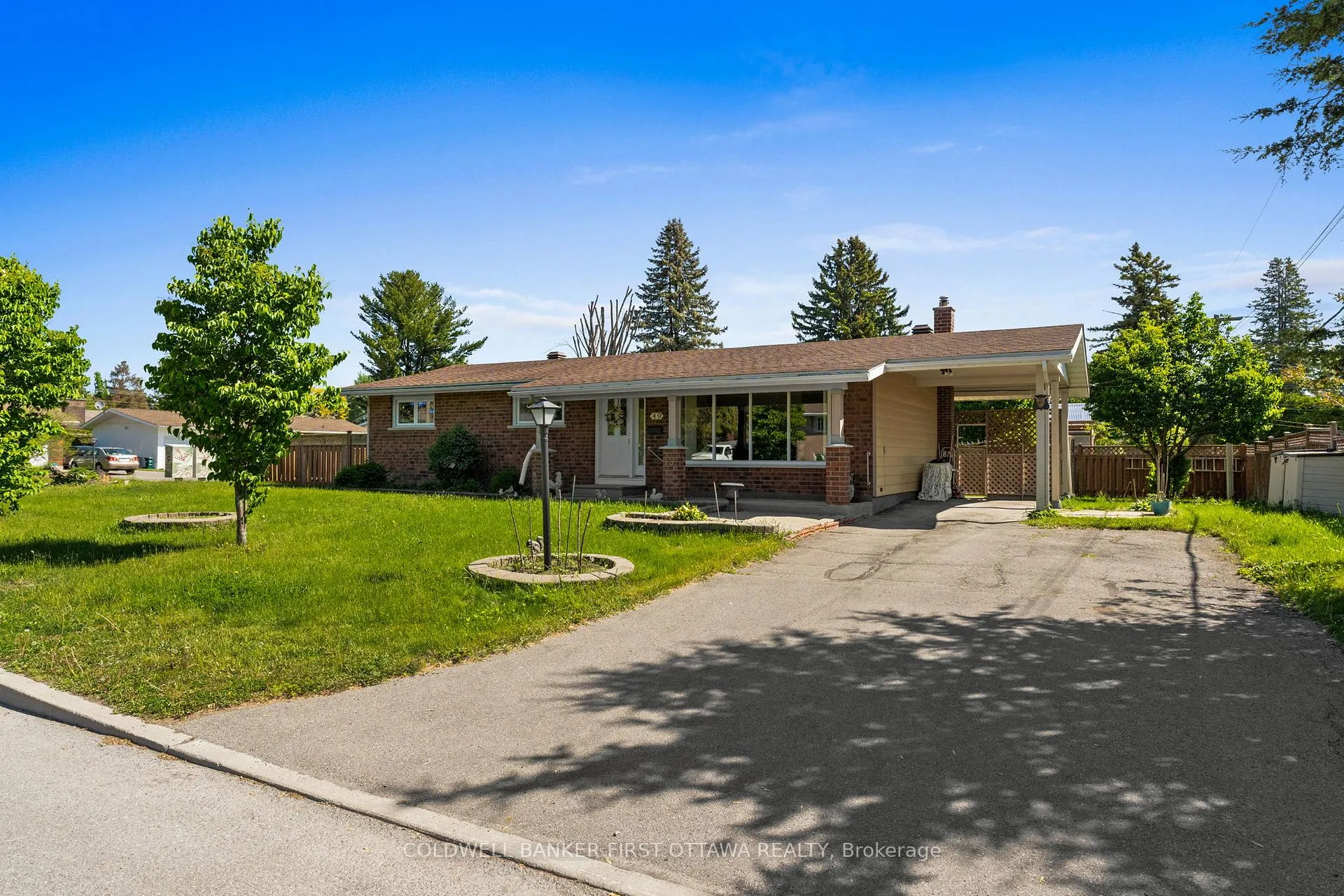 Photo 5 of 49 Higwood Drive, Ottawa, City View/Skyline/Fisher Heights/Parkwood Hills — HOMEH