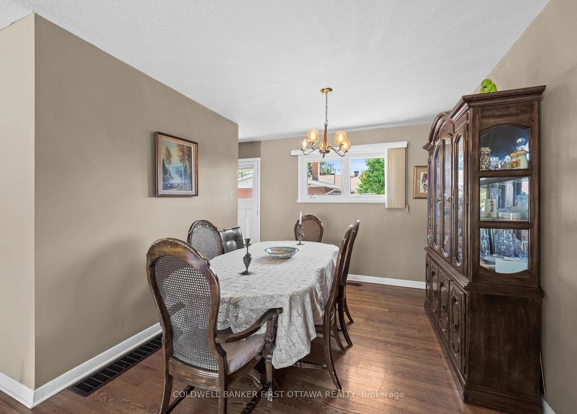 Photo 11 of 49 Higwood Drive, Ottawa, City View/Skyline/Fisher Heights/Parkwood Hills — HOMEH