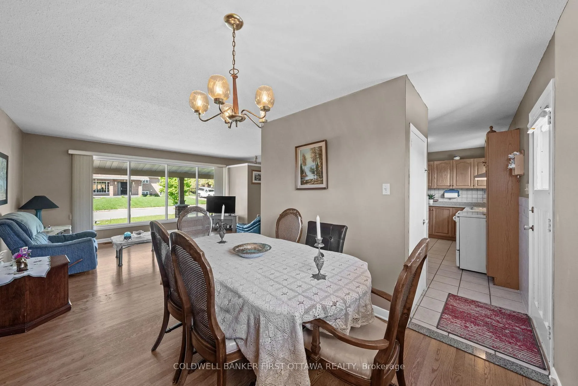 Photo 12 of 49 Higwood Drive, Ottawa, City View/Skyline/Fisher Heights/Parkwood Hills — HOMEH