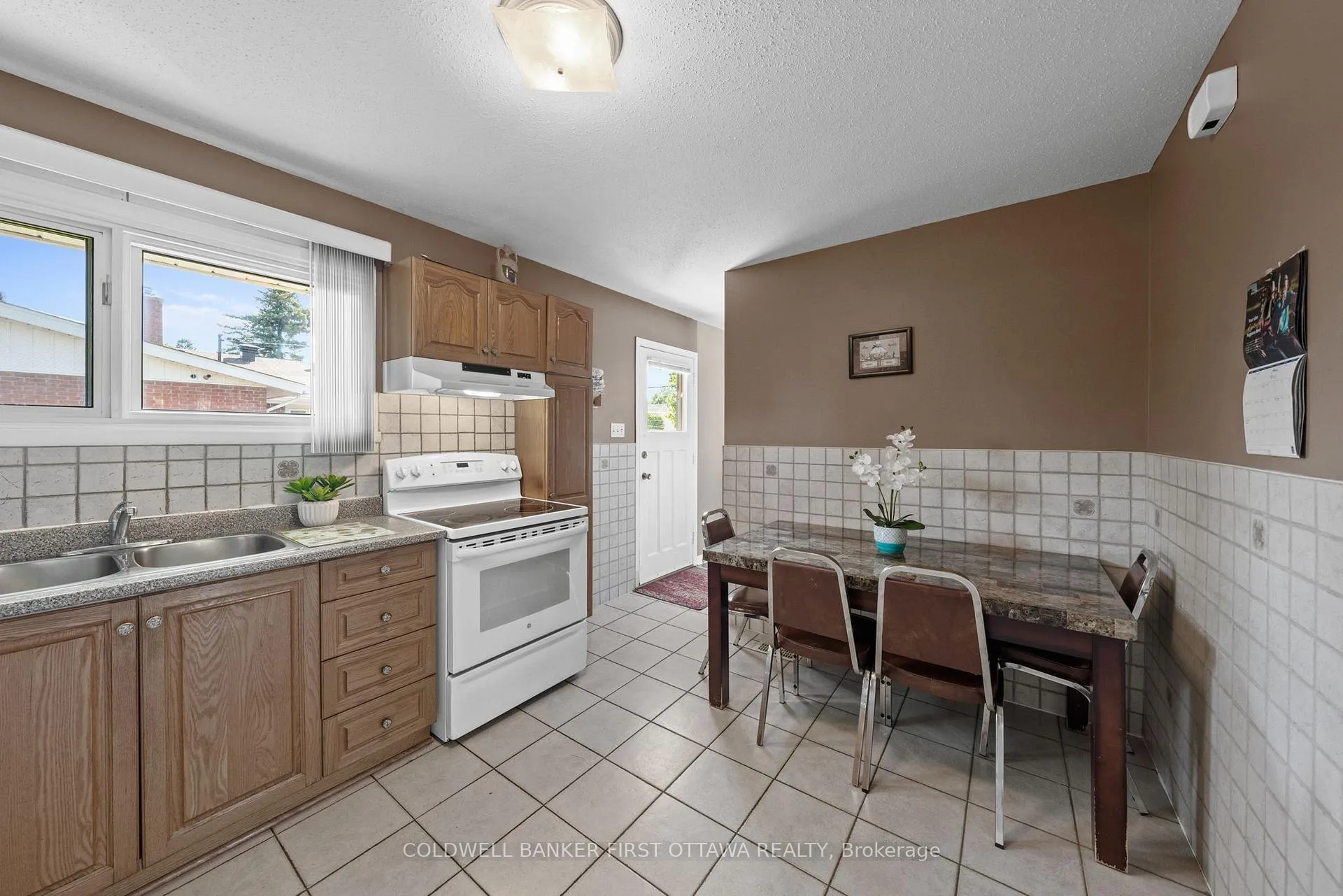 Photo 15 of 49 Higwood Drive, Ottawa, City View/Skyline/Fisher Heights/Parkwood Hills — HOMEH