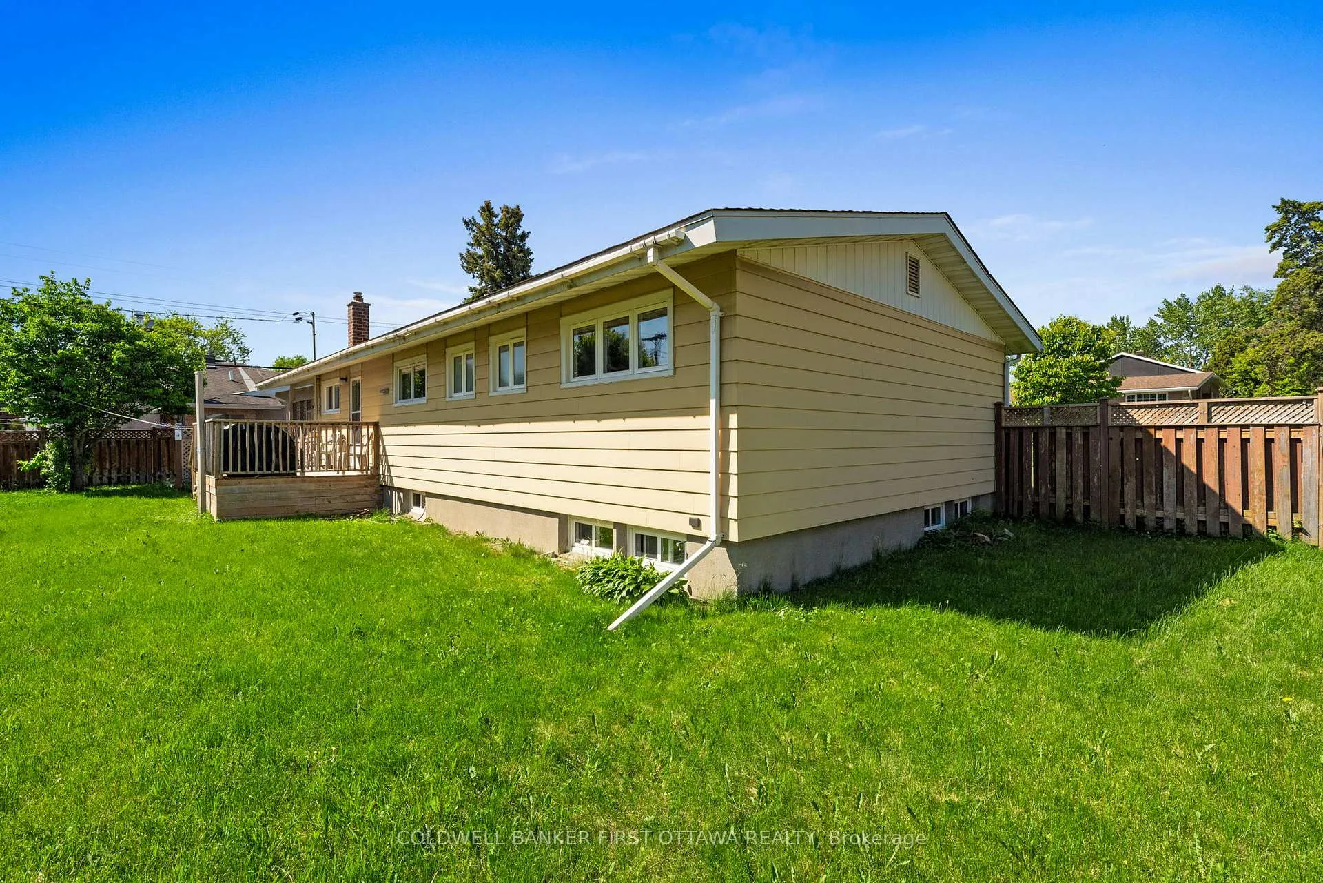 Photo 35 of 49 Higwood Drive, Ottawa, City View/Skyline/Fisher Heights/Parkwood Hills — HOMEH