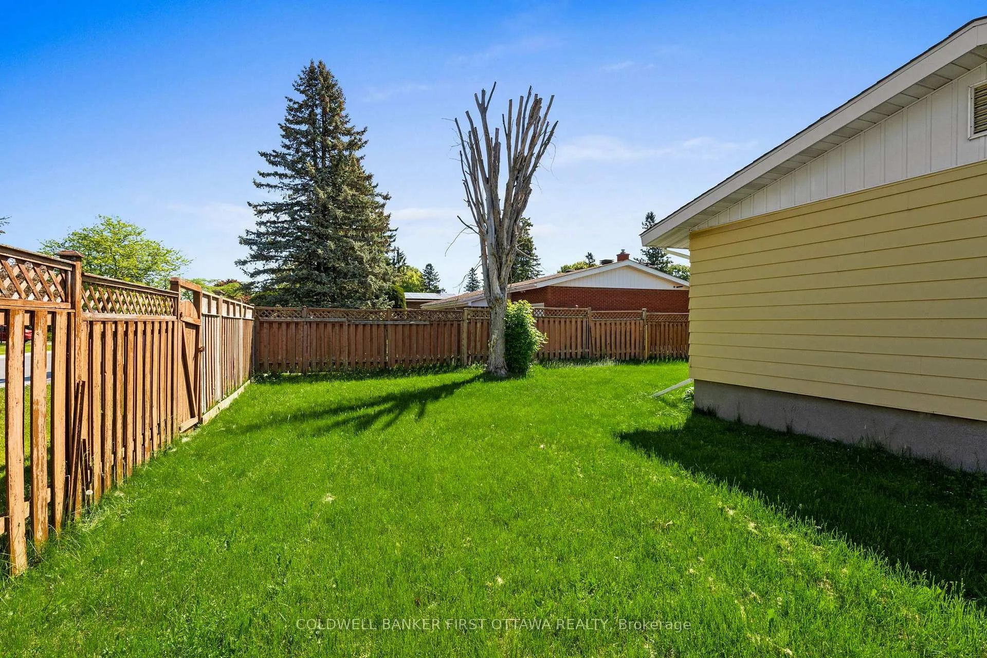 Photo 36 of 49 Higwood Drive, Ottawa, City View/Skyline/Fisher Heights/Parkwood Hills — HOMEH
