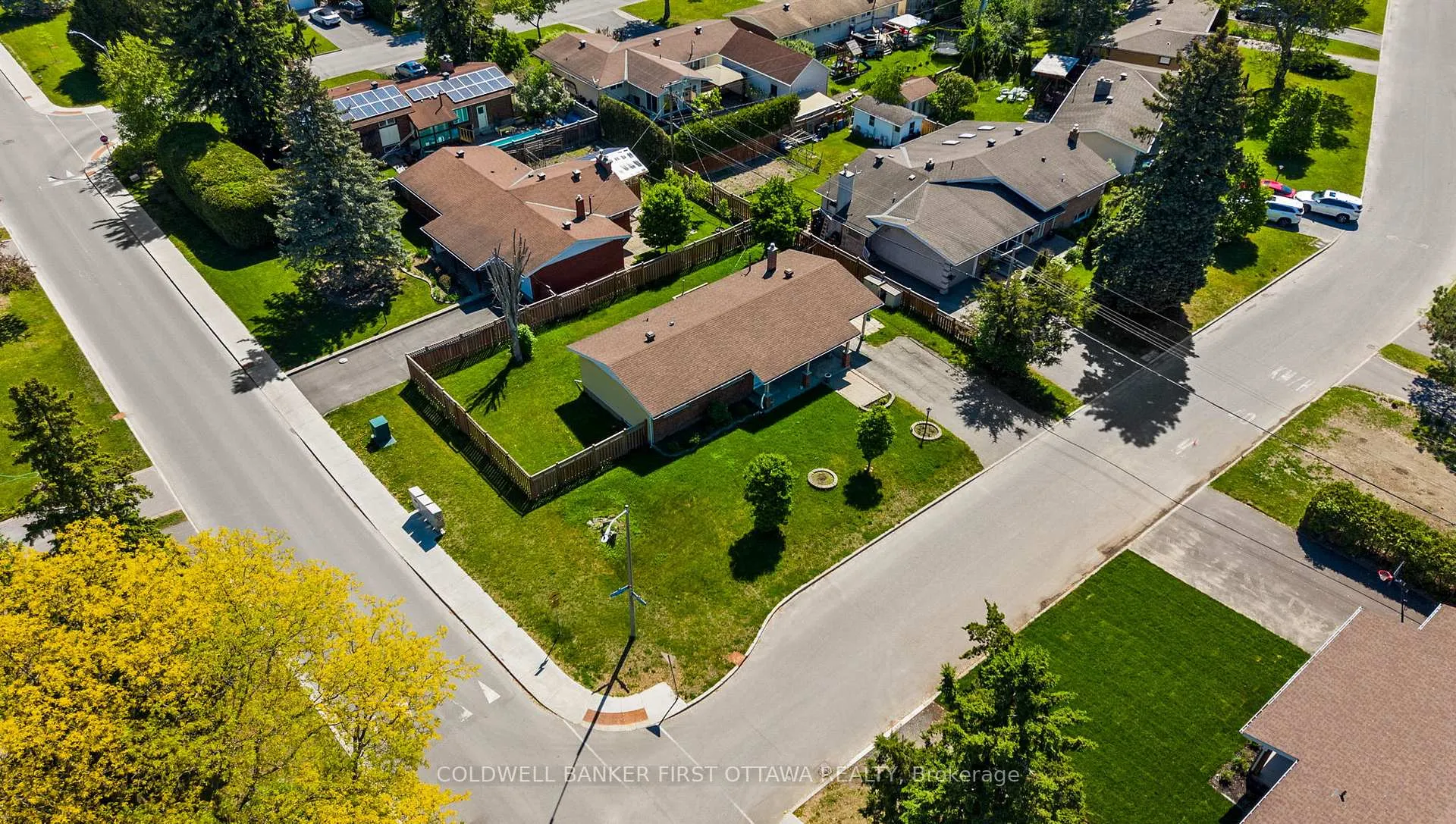Photo 38 of 49 Higwood Drive, Ottawa, City View/Skyline/Fisher Heights/Parkwood Hills — HOMEH