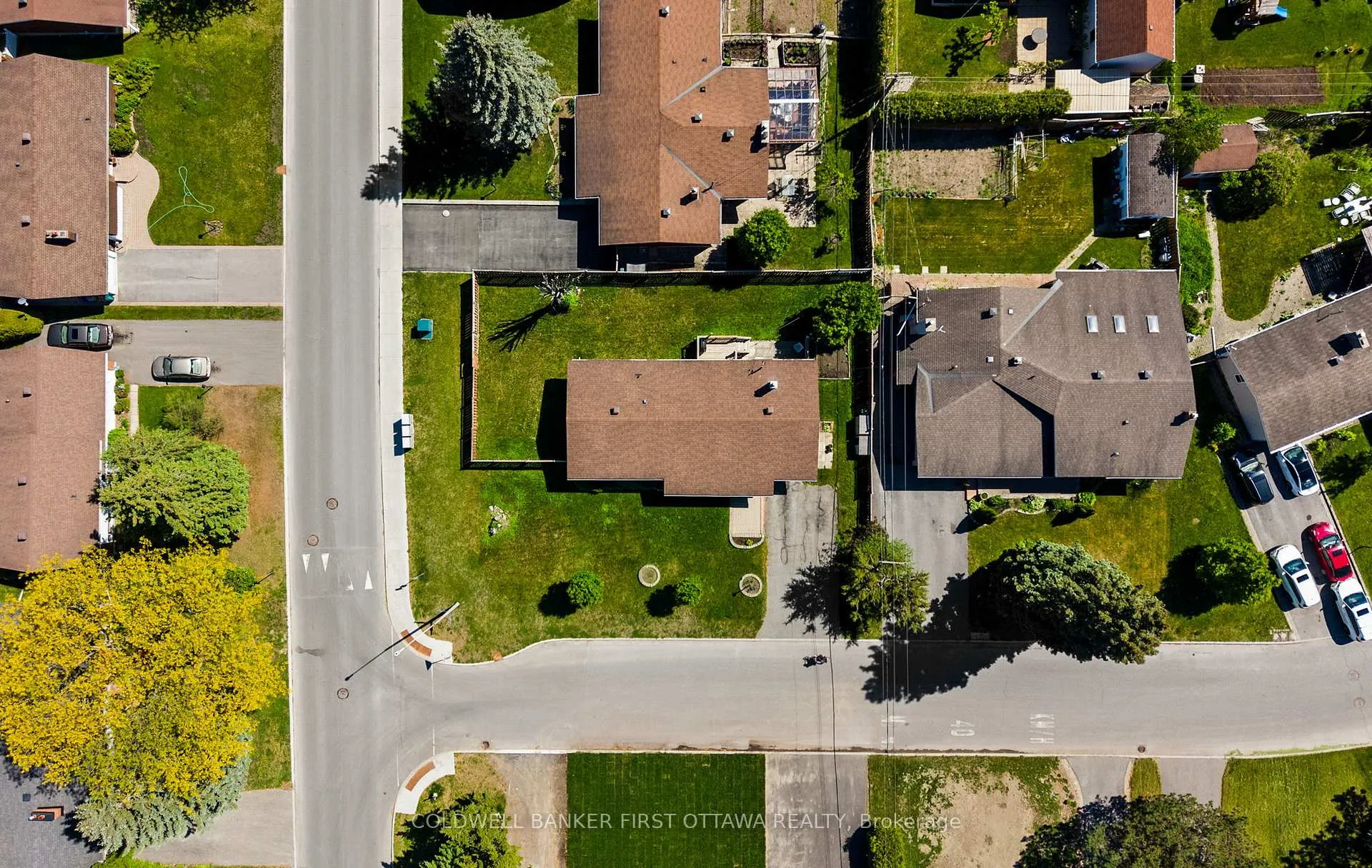 Photo 39 of 49 Higwood Drive, Ottawa, City View/Skyline/Fisher Heights/Parkwood Hills — HOMEH