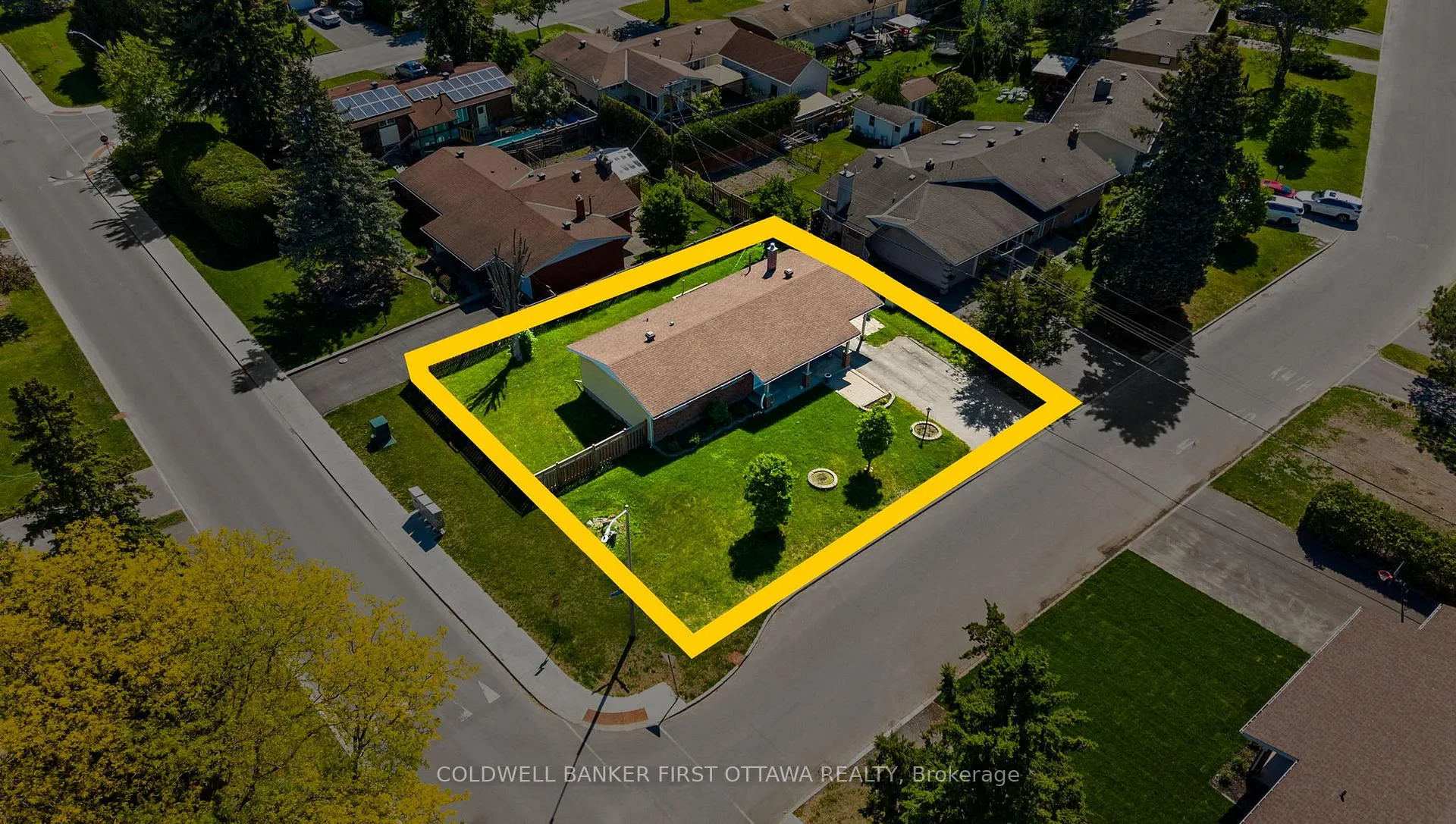 Photo 40 of 49 Higwood Drive, Ottawa, City View/Skyline/Fisher Heights/Parkwood Hills — HOMEH