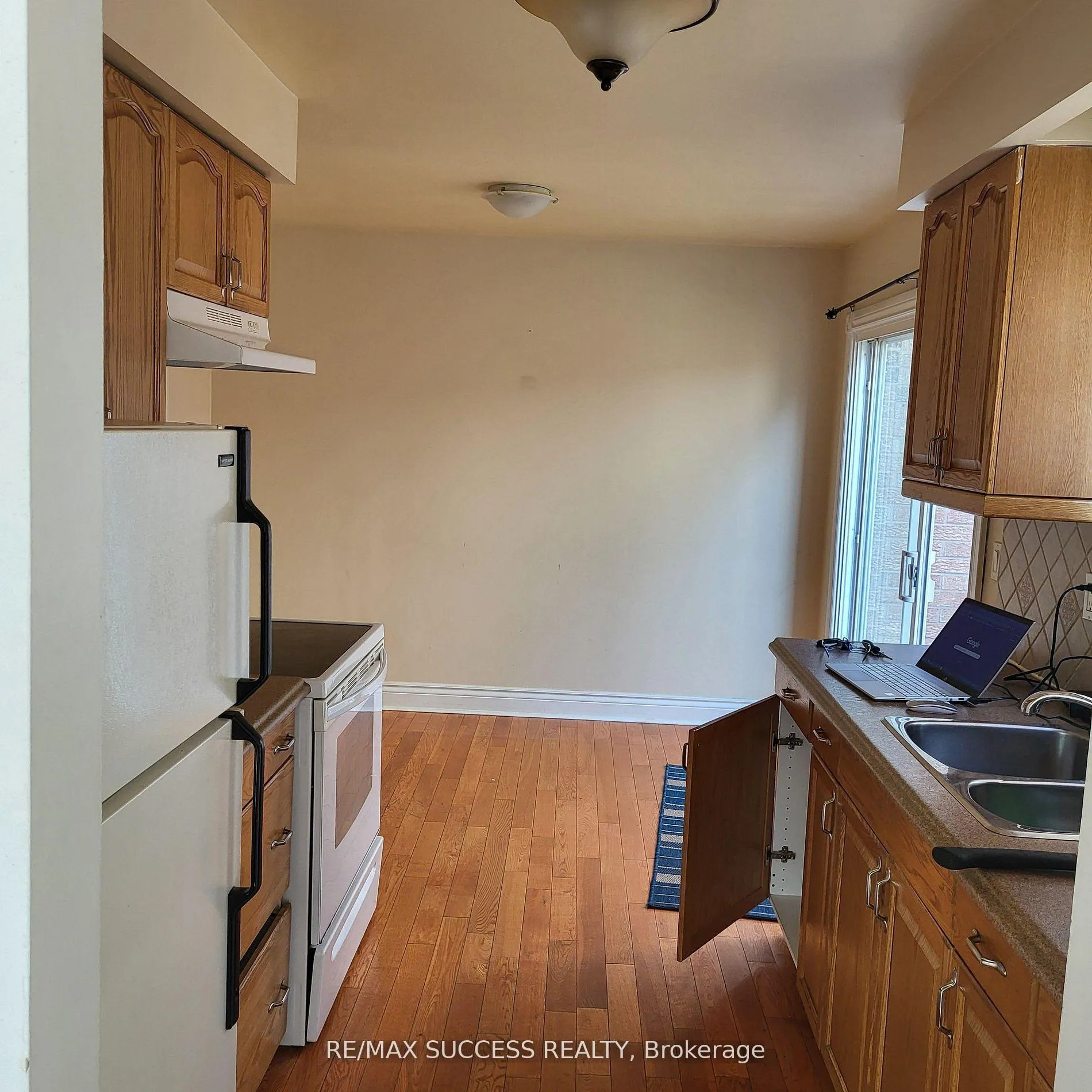 Photo 3 of 22 Omega Square S, Brampton, Heart Lake East — HOMEH