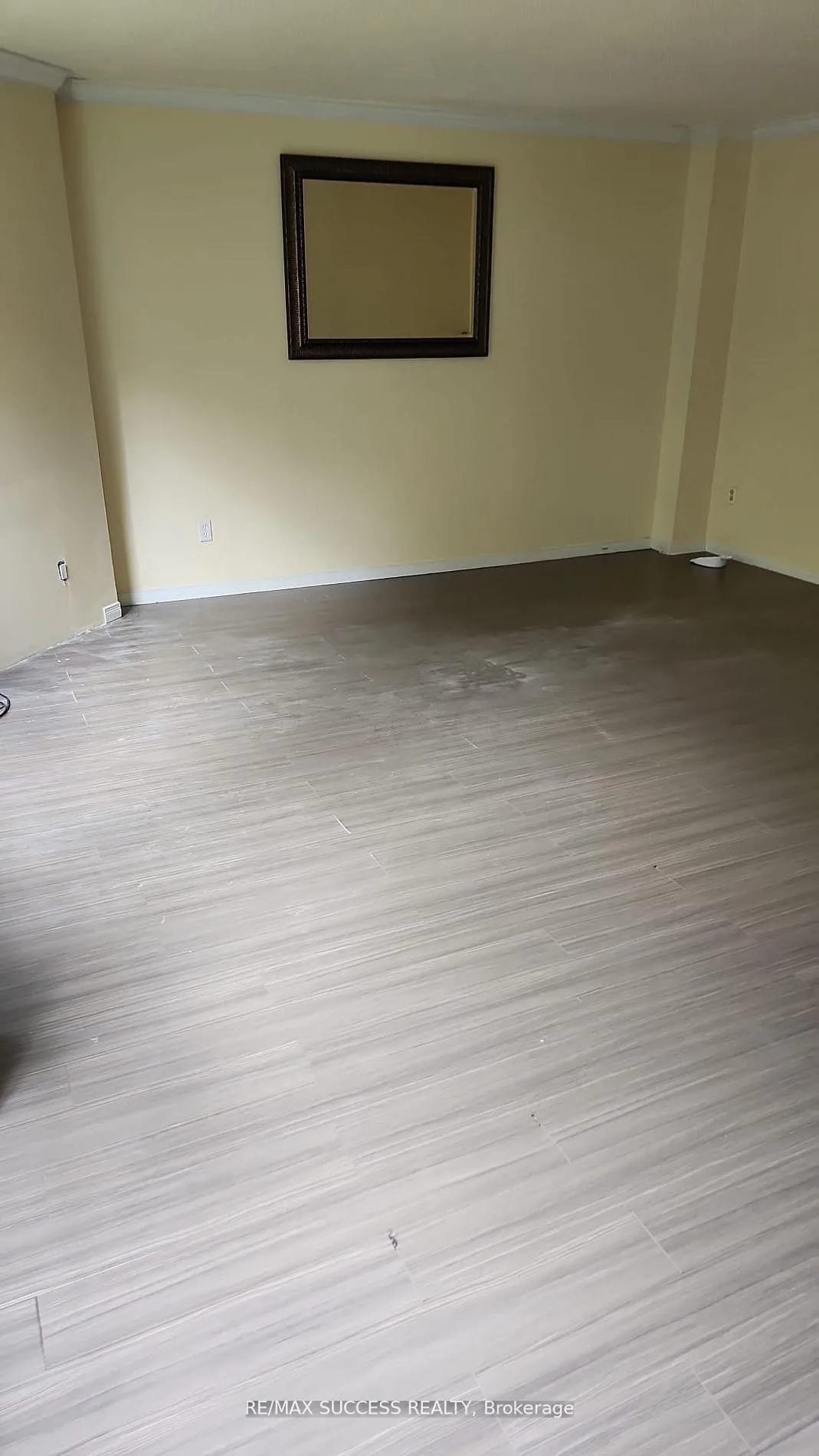Photo 5 of 22 Omega Square S, Brampton, Heart Lake East — HOMEH