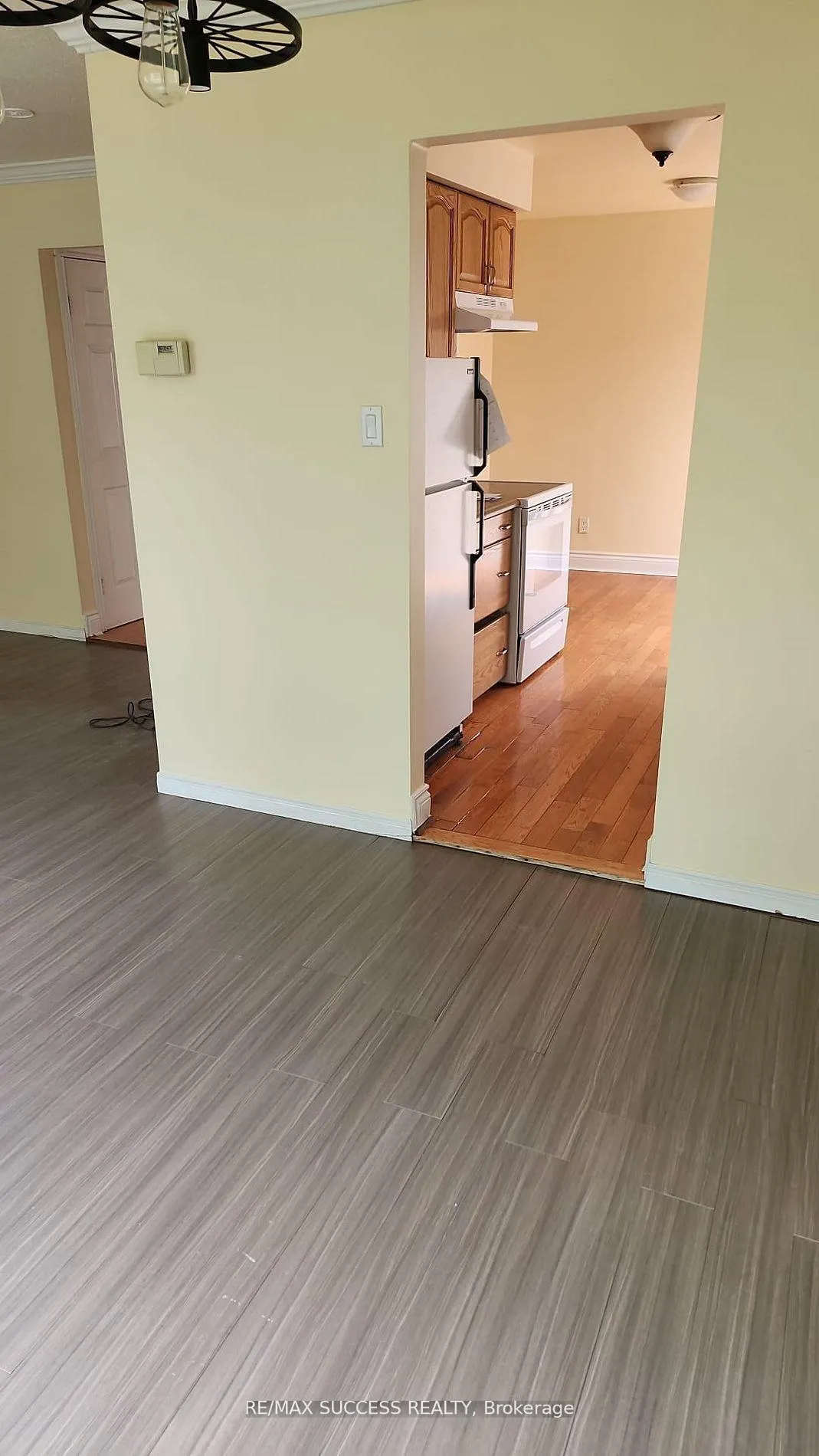 Photo 6 of 22 Omega Square S, Brampton, Heart Lake East — HOMEH