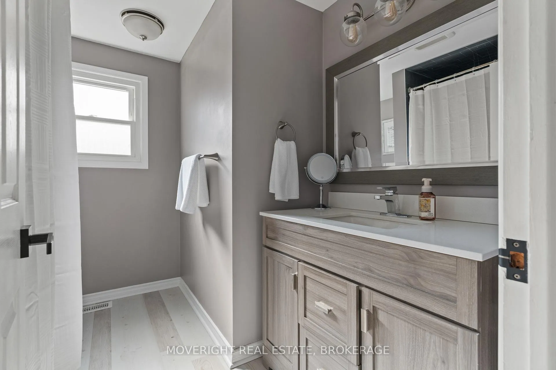 Photo 33 of 10 Squires Gate, St. Catharines, Secord Woods — HOMEH