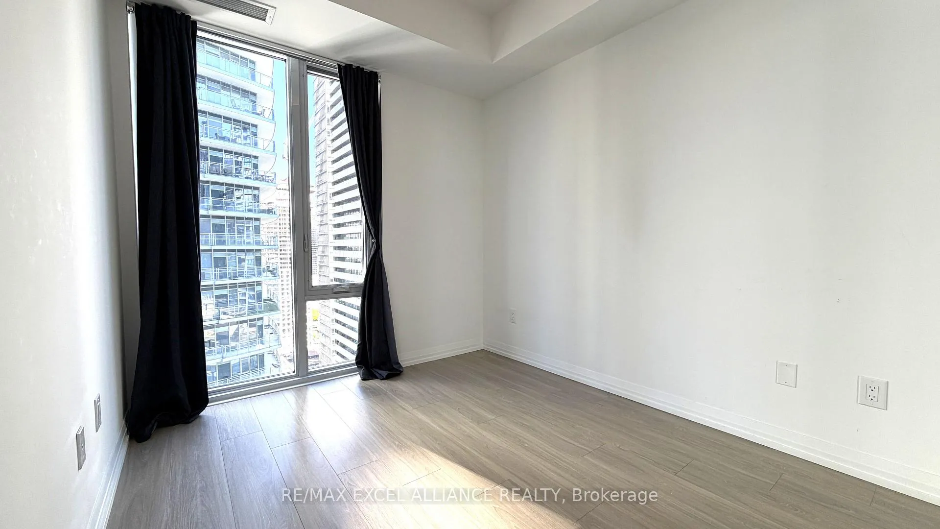 Photo 9 of Unit 3107, 8 Widmer Street, Toronto, Waterfront Communities — HOMEH