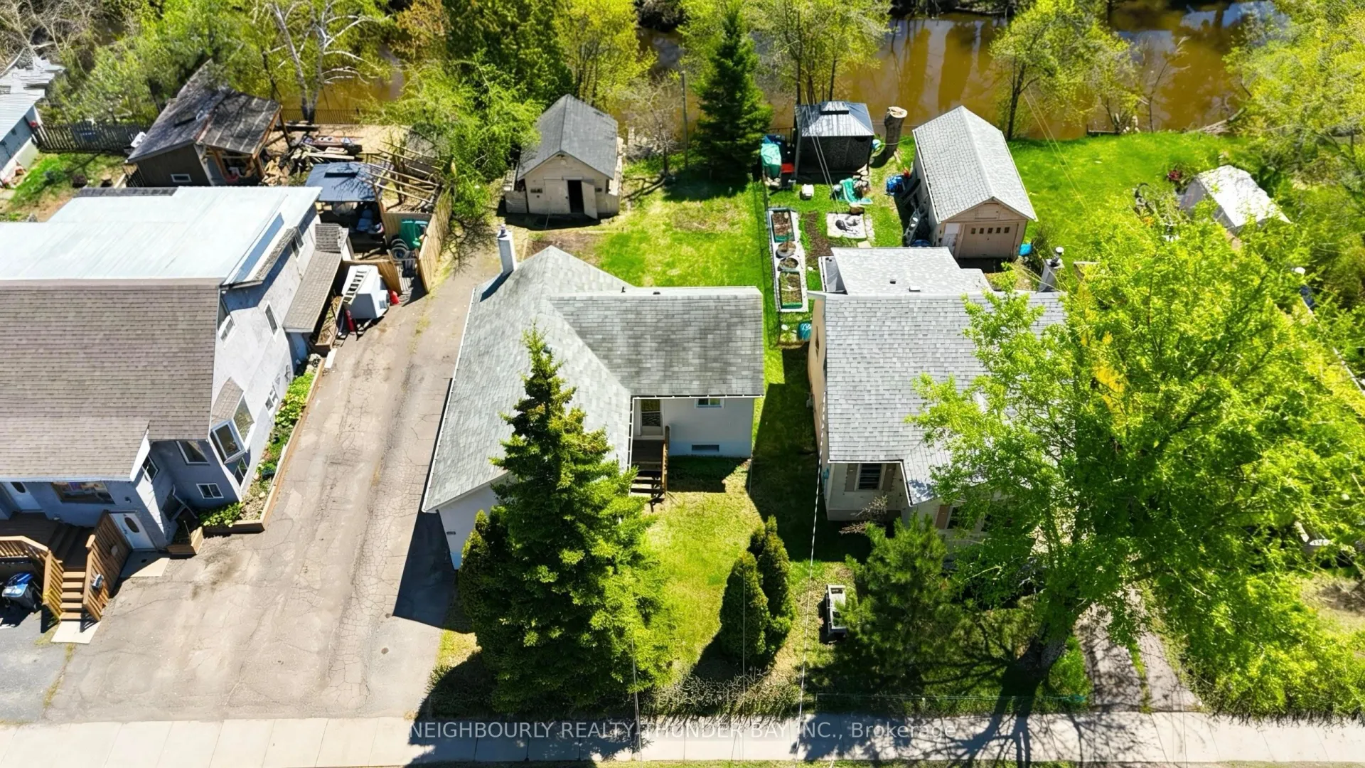 Photo 2 of 450 Northern Ave, Thunder Bay, East End — HOMEH