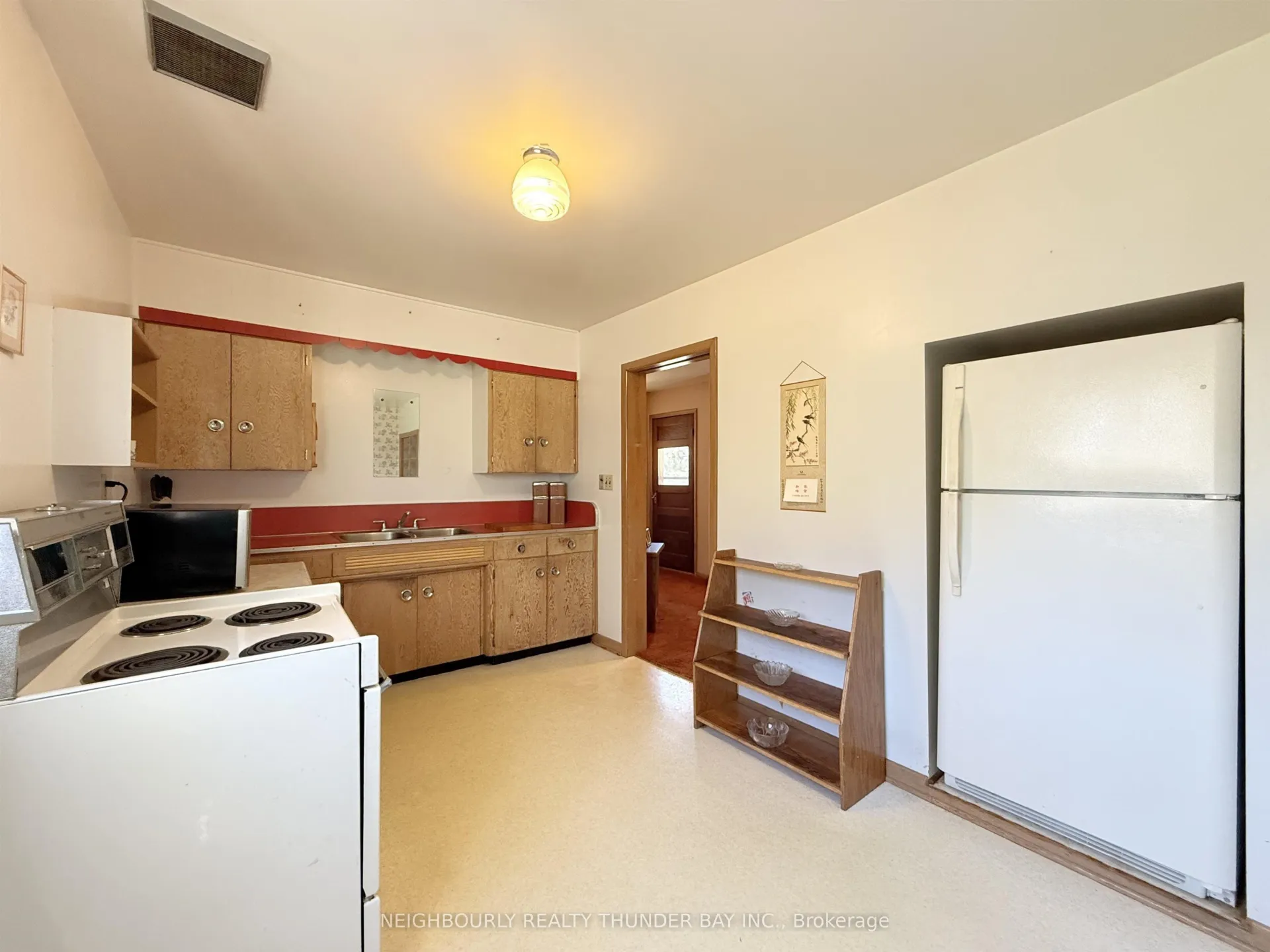 Photo 10 of 450 Northern Ave, Thunder Bay, East End — HOMEH