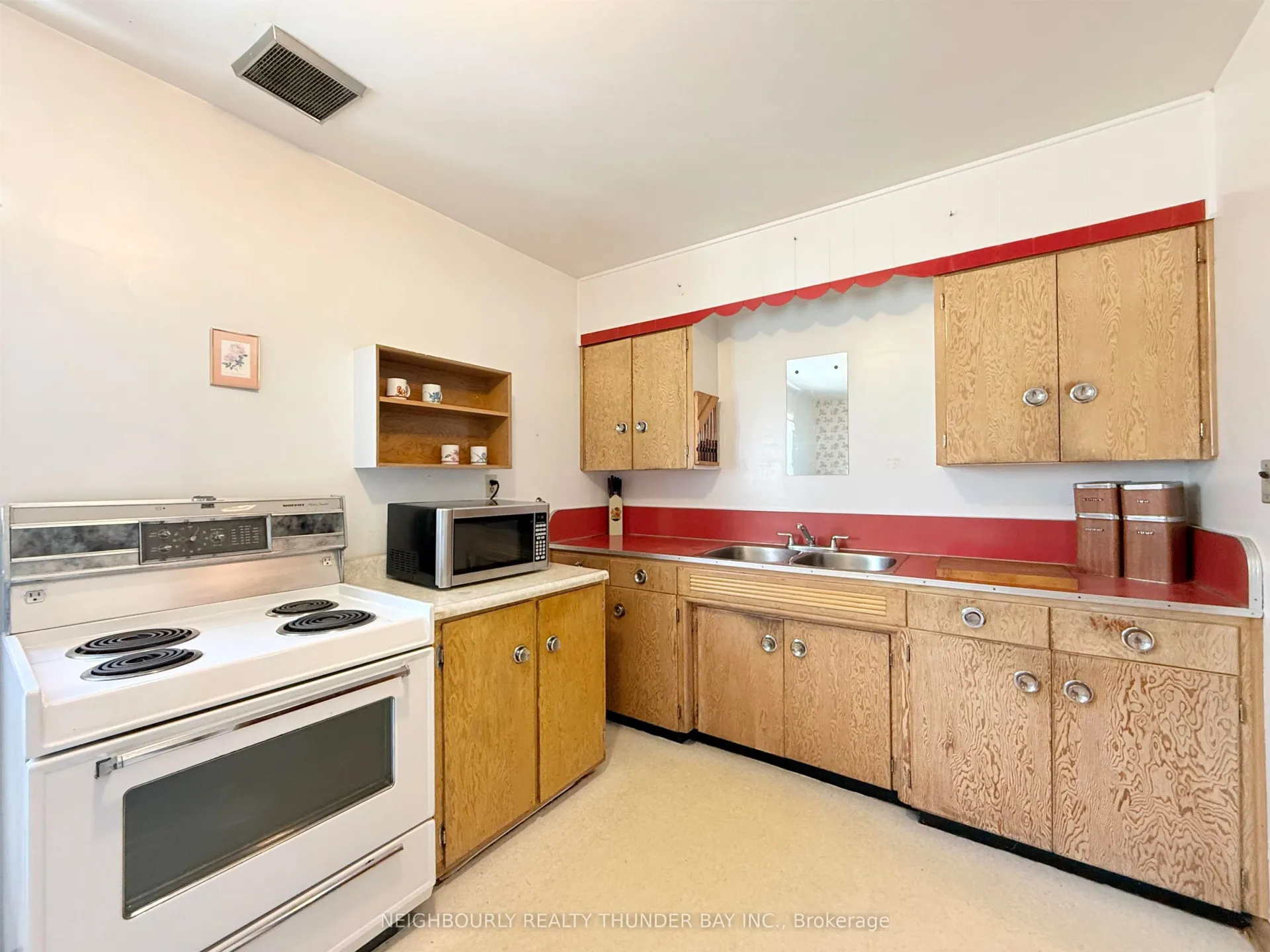 Photo 12 of 450 Northern Ave, Thunder Bay, East End — HOMEH