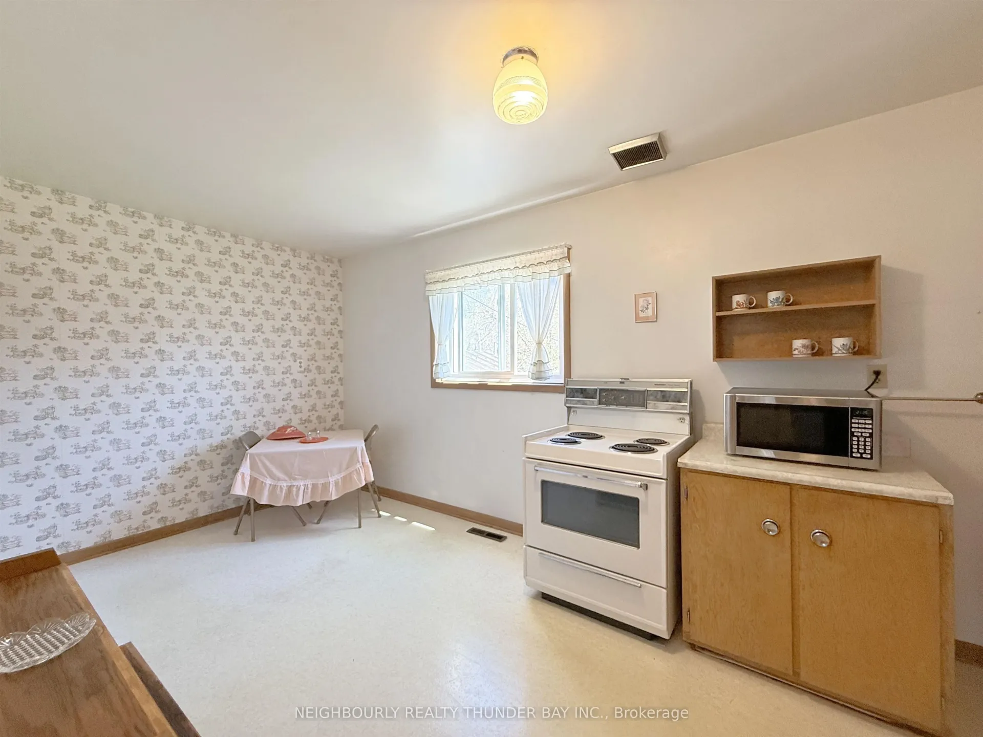 Photo 13 of 450 Northern Ave, Thunder Bay, East End — HOMEH