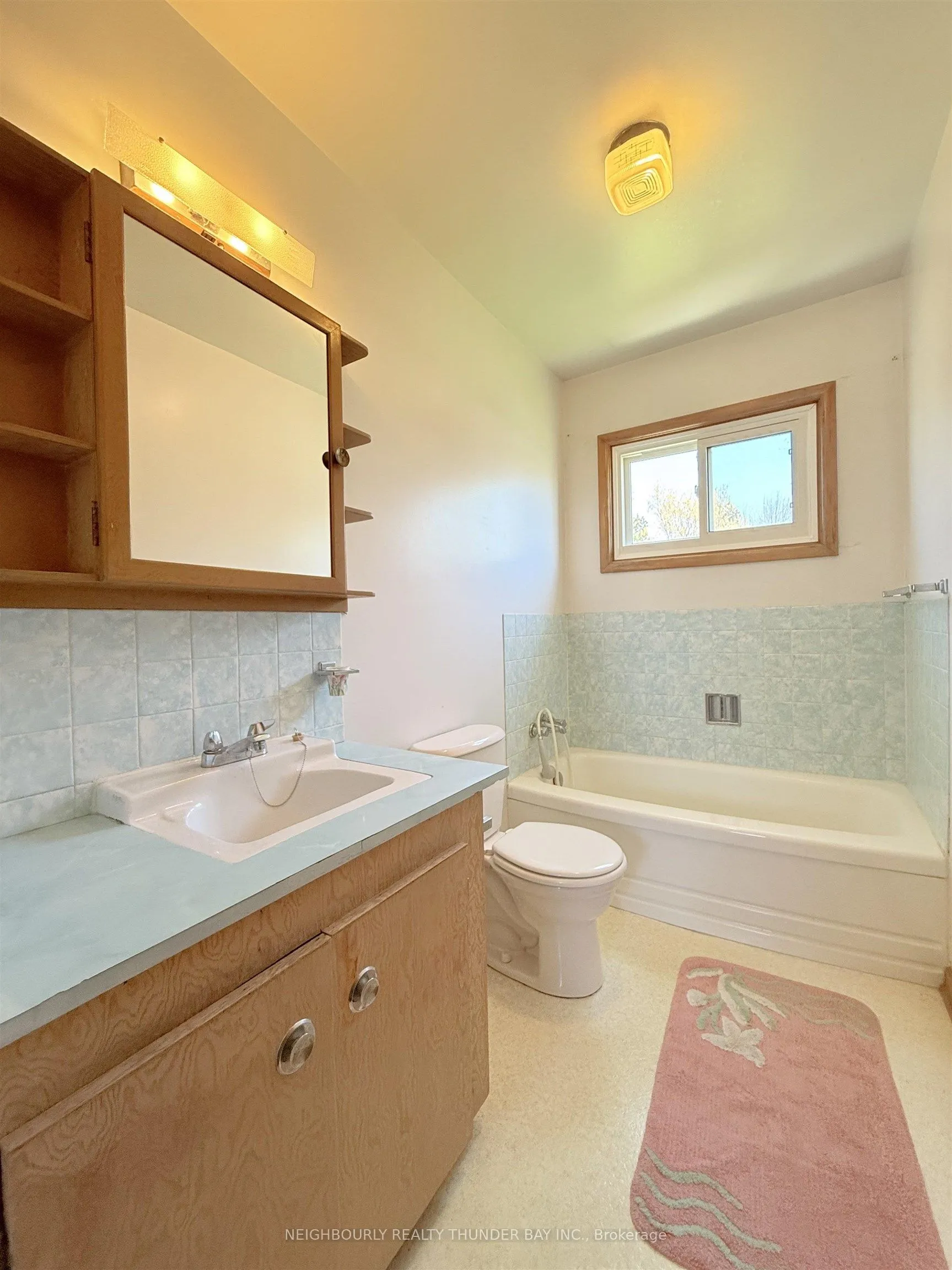 Photo 16 of 450 Northern Ave, Thunder Bay, East End — HOMEH