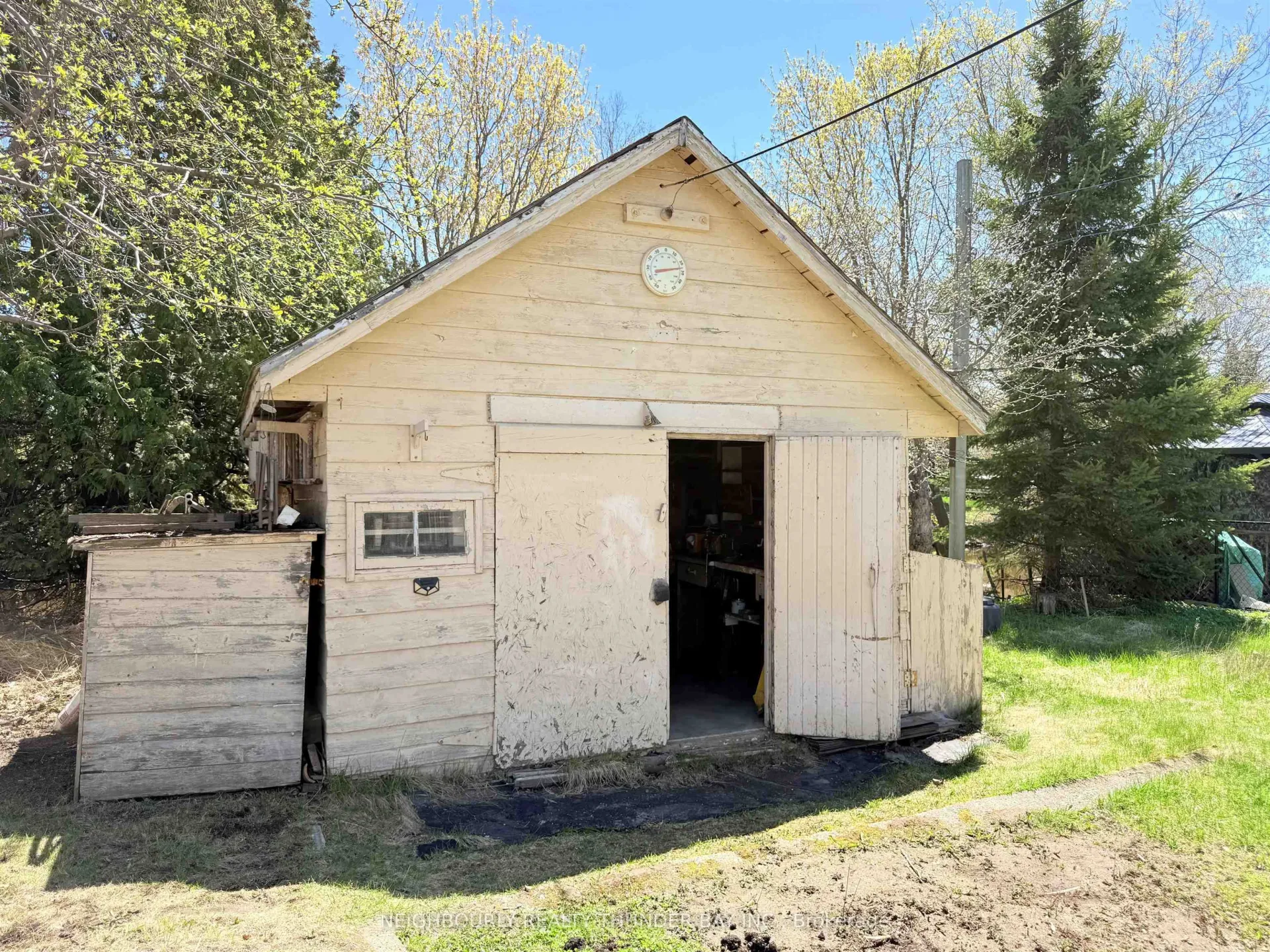 Photo 25 of 450 Northern Ave, Thunder Bay, East End — HOMEH