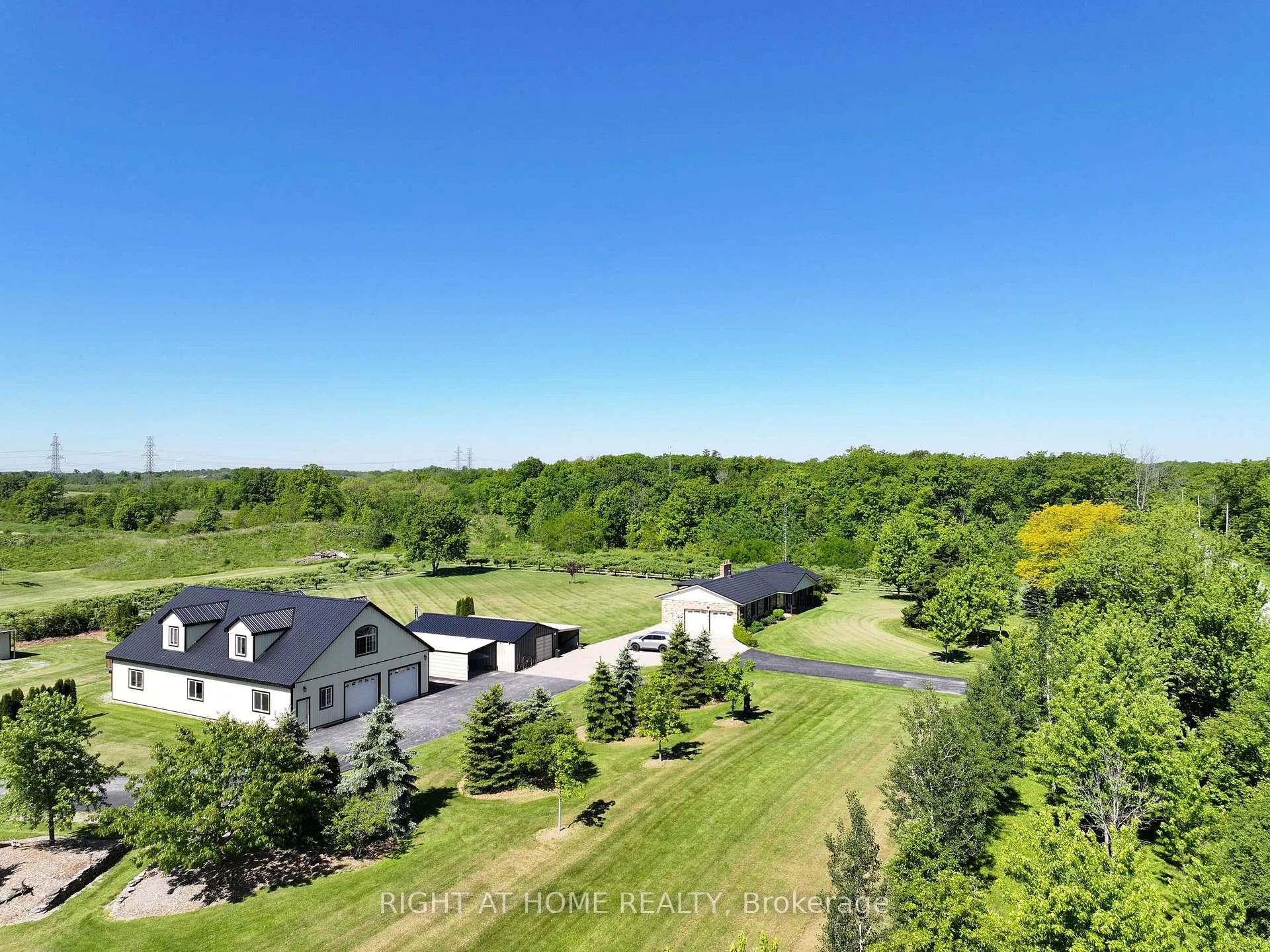 Photo 15 of 8350 Young Street, Grimsby, Grimsby Escarpment — HOMEH