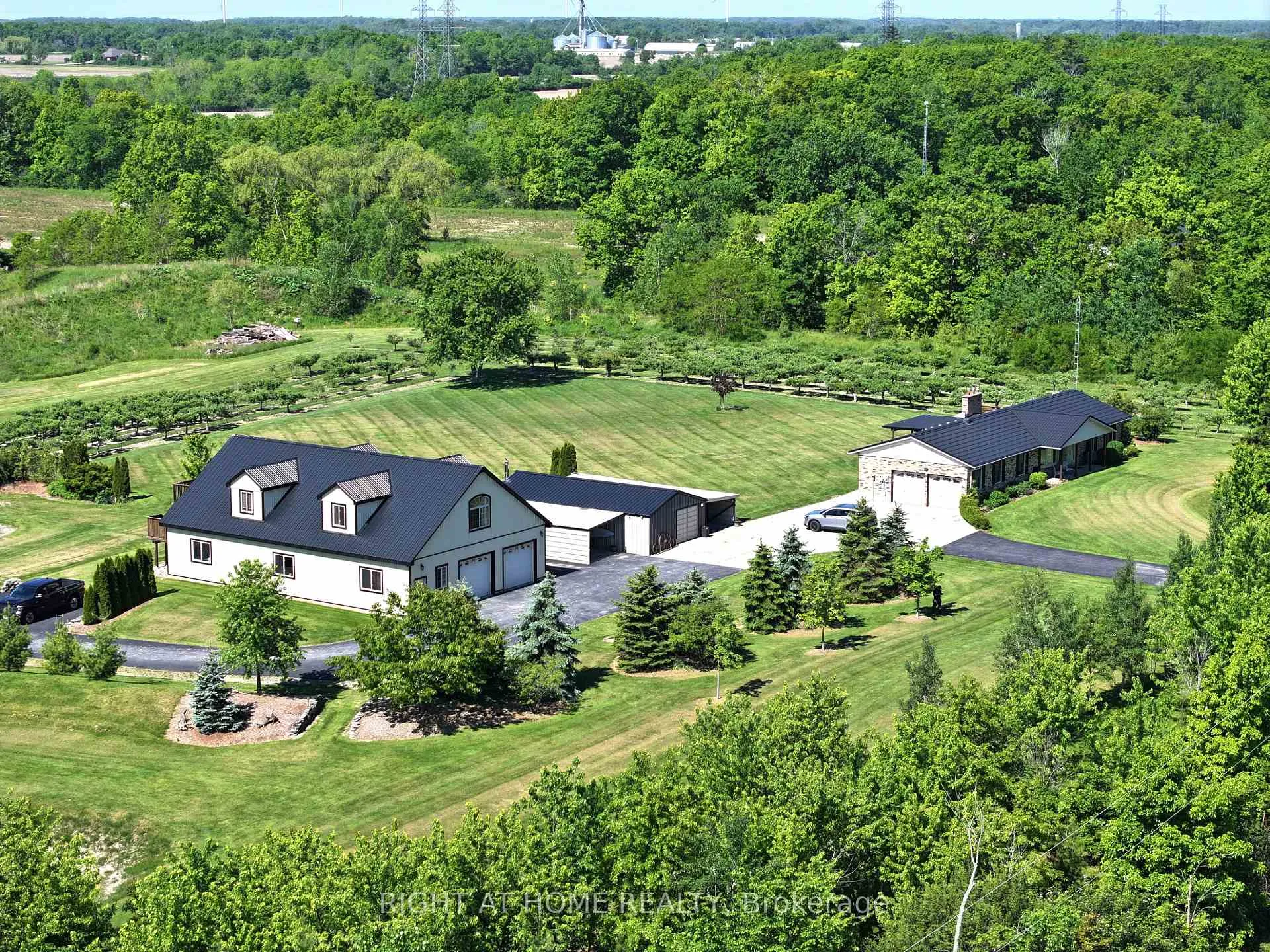Photo 16 of 8350 Young Street, Grimsby, Grimsby Escarpment — HOMEH