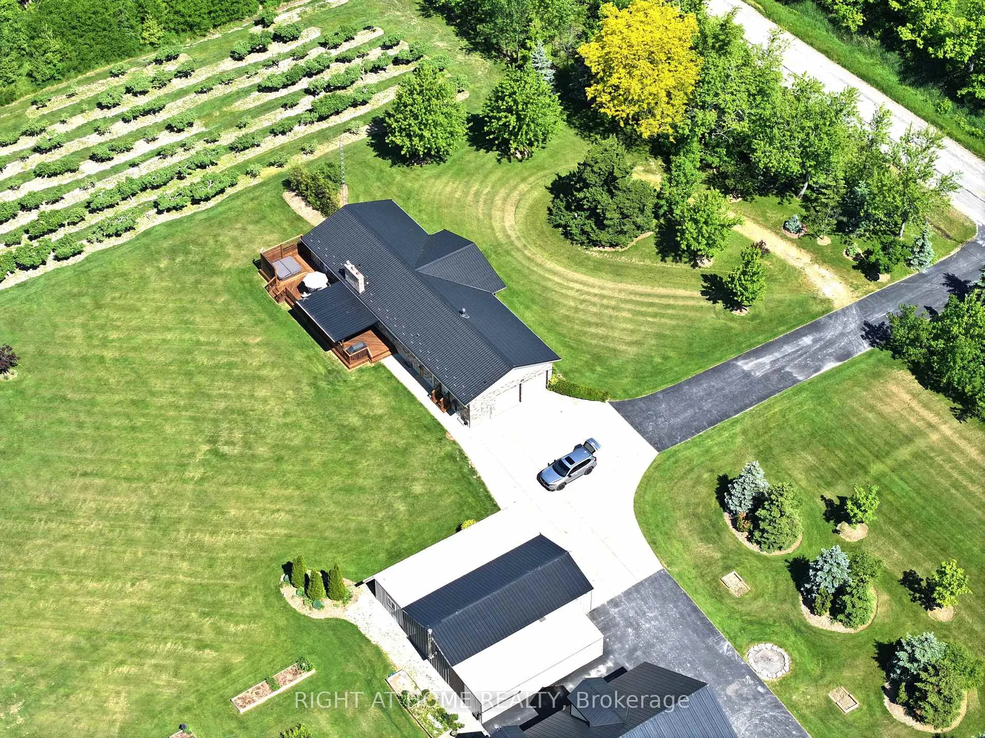 Photo 20 of 8350 Young Street, Grimsby, Grimsby Escarpment — HOMEH