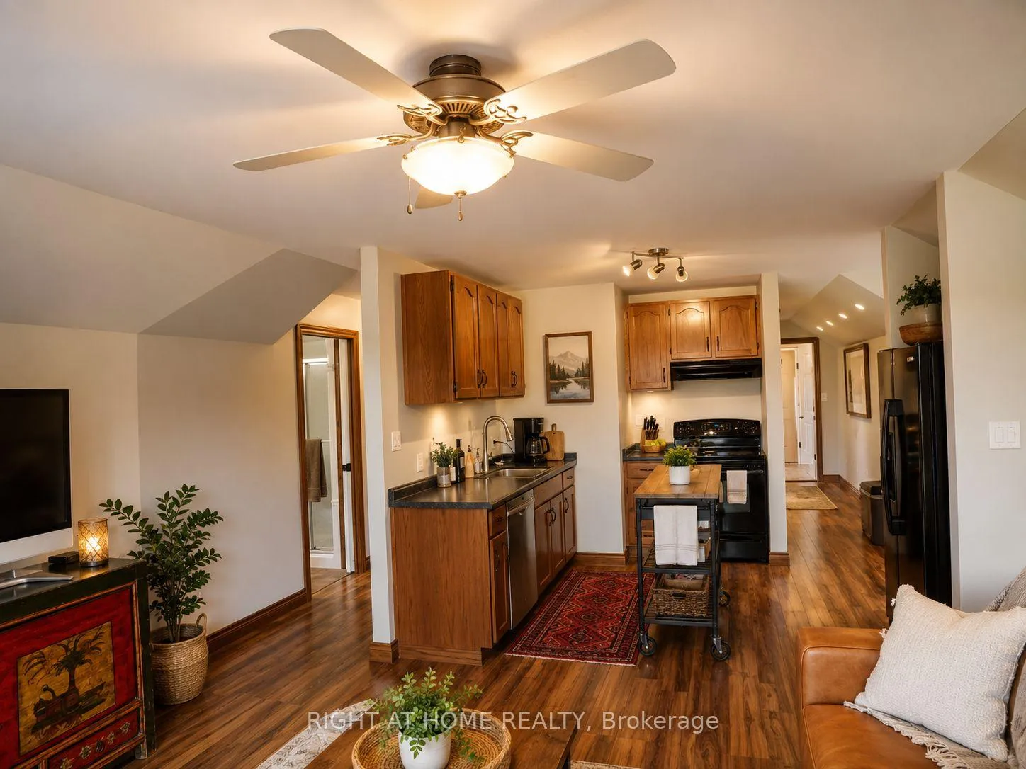 Photo 25 of 8350 Young Street, Grimsby, Grimsby Escarpment — HOMEH