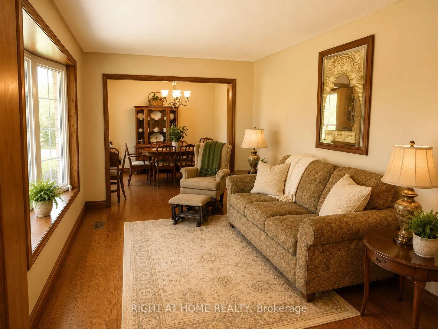 Photo 40 of 8350 Young Street, Grimsby, Grimsby Escarpment — HOMEH