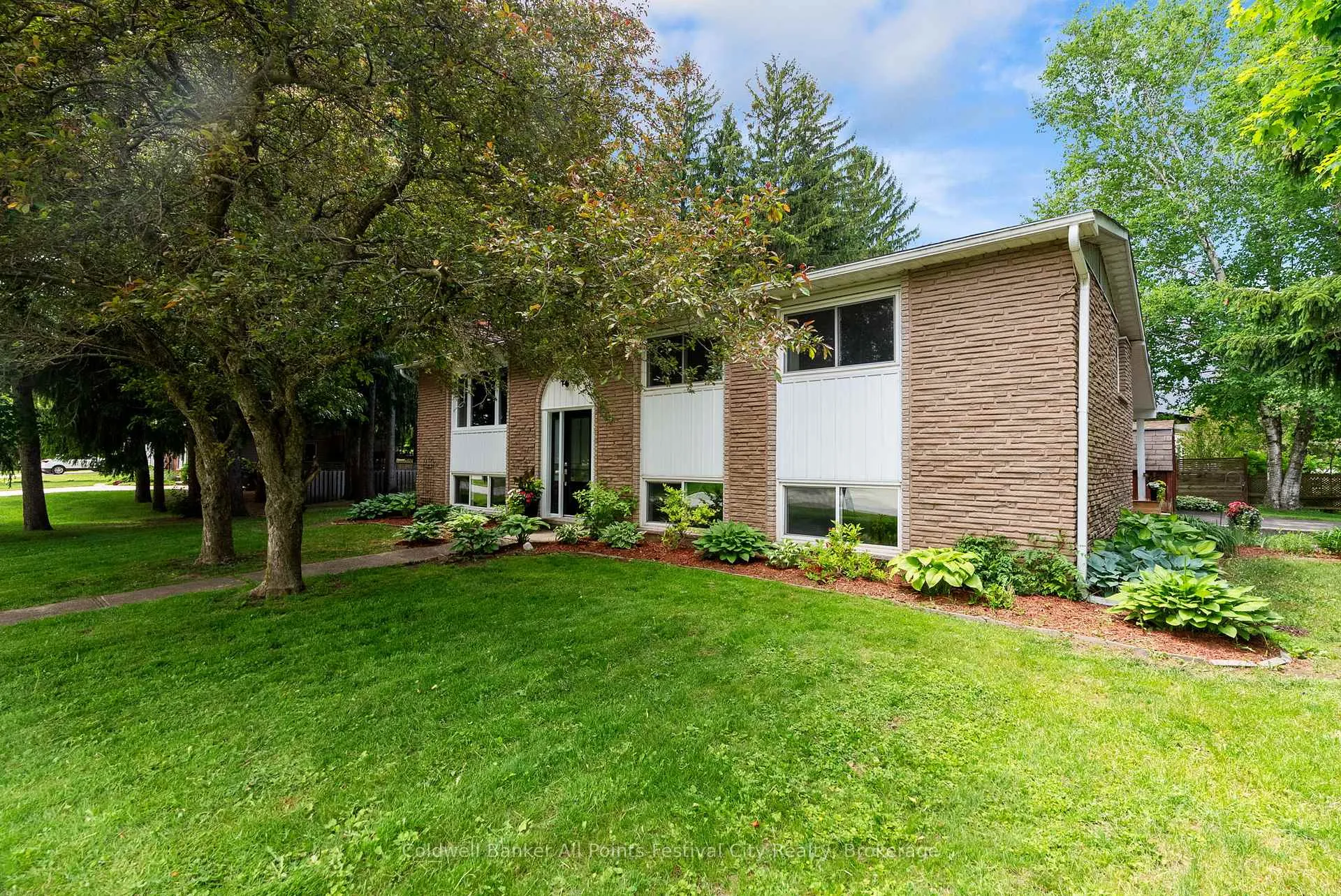 Photo 4 of 398 Townsend Street, Central Huron, Clinton — HOMEH