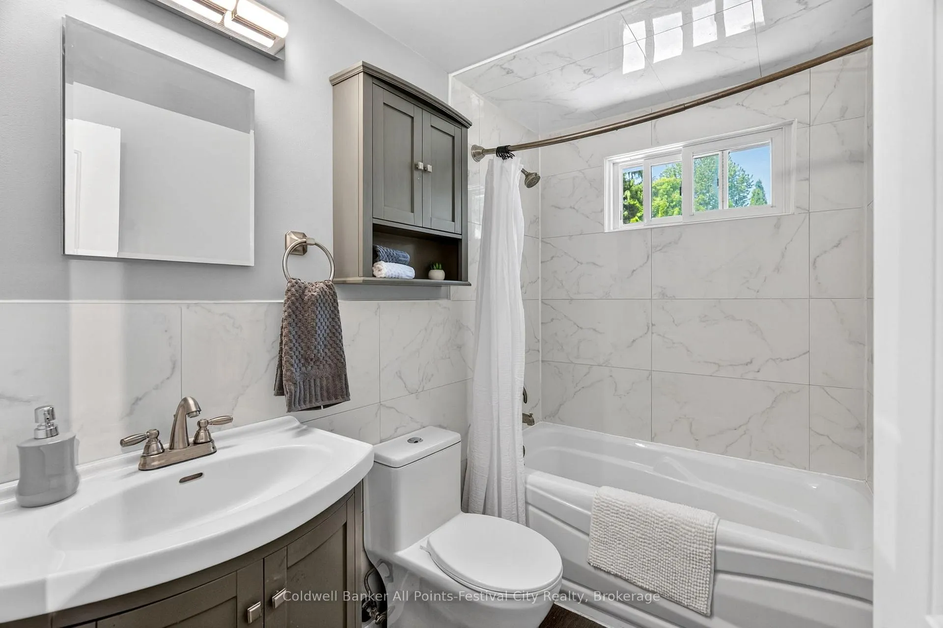 Photo 16 of 398 Townsend Street, Central Huron, Clinton — HOMEH