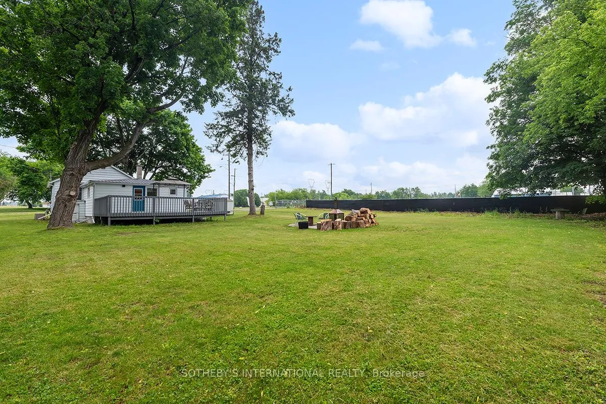 Photo 13 of 172 Queen Street, Smiths Falls — HOMEH