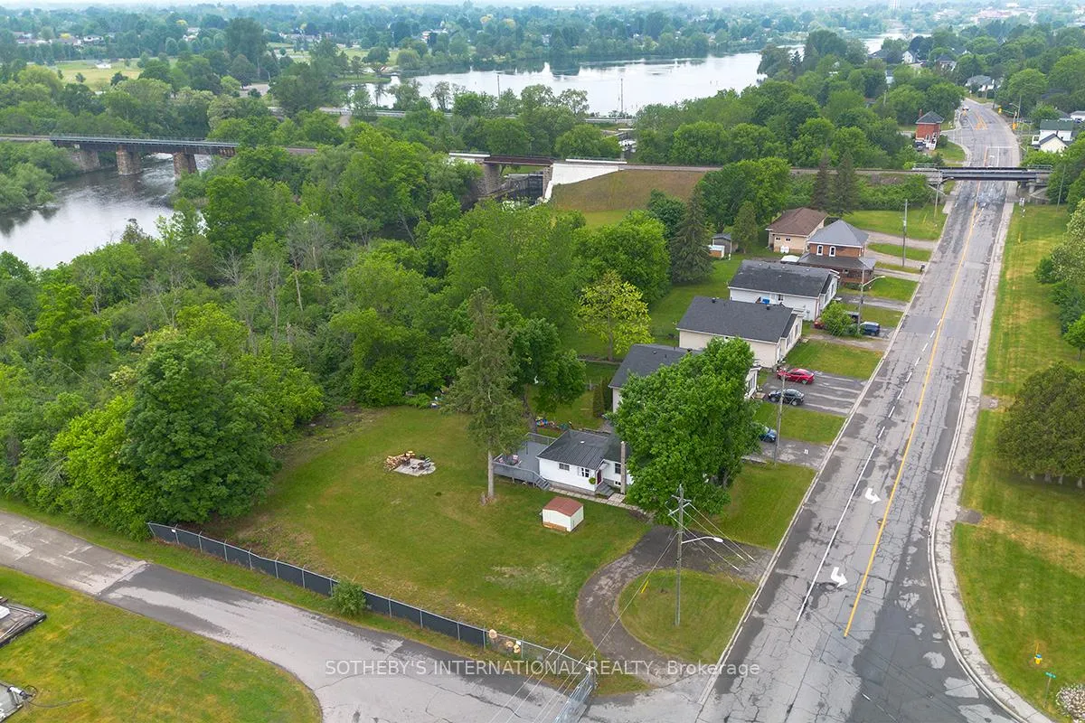 Photo 41 of 172 Queen Street, Smiths Falls — HOMEH