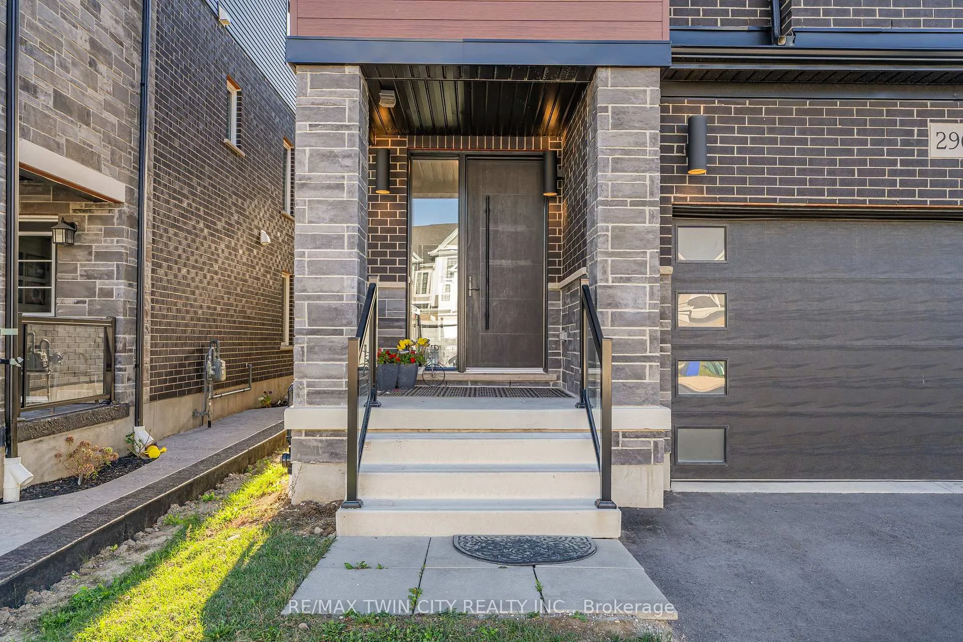 Photo 3 of 296 Raspberry Place, Waterloo, Columbia Forest/Clair Hills — HOMEH