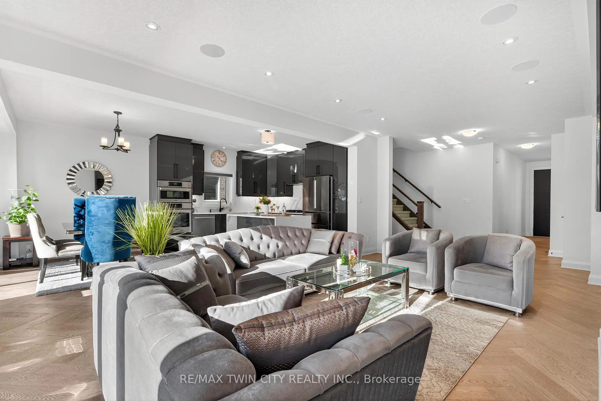 Photo 8 of 296 Raspberry Place, Waterloo, Columbia Forest/Clair Hills — HOMEH