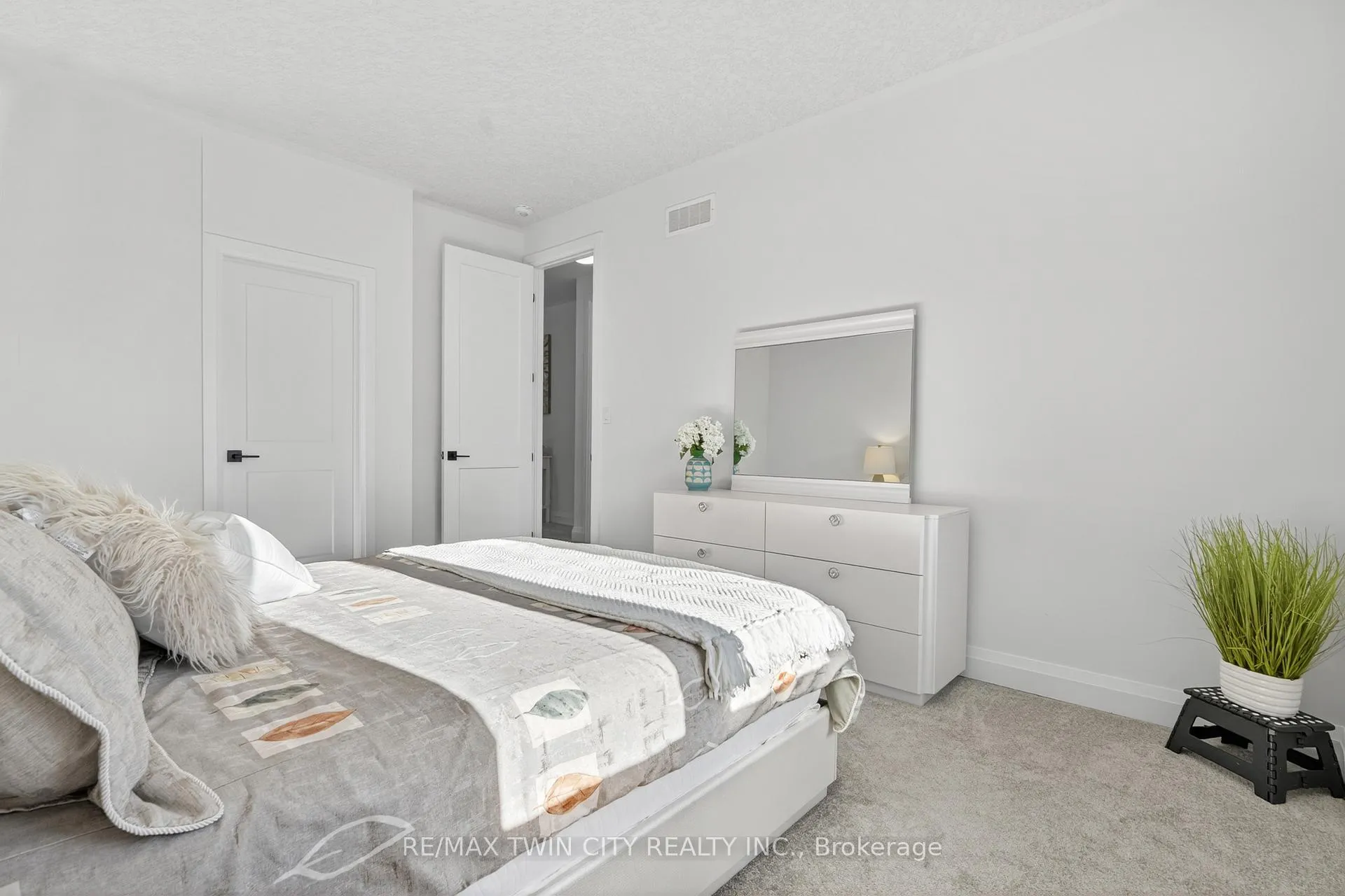 Photo 33 of 296 Raspberry Place, Waterloo, Columbia Forest/Clair Hills — HOMEH