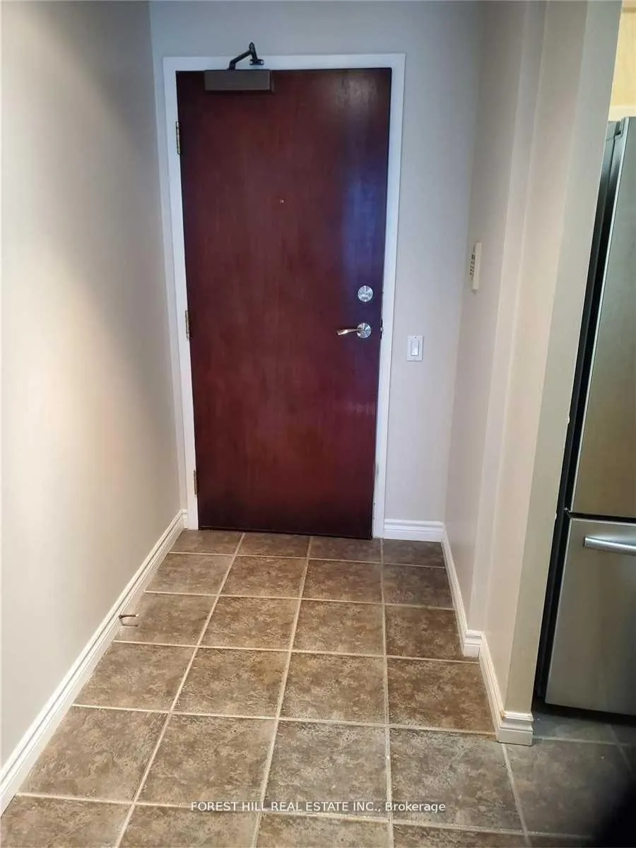 Photo 4 of Unit 812, 8 Covington Road, Toronto, Englemount-Lawrence — HOMEH
