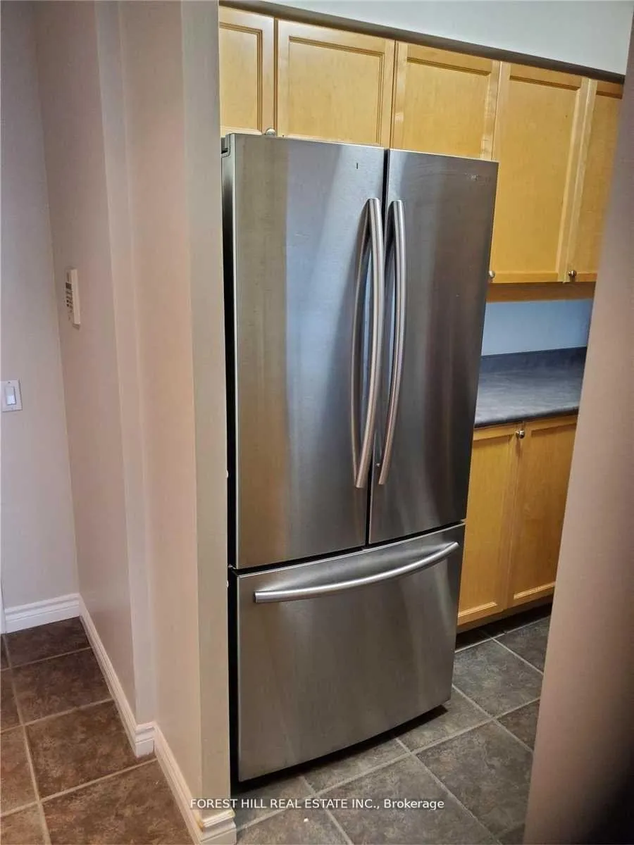 Photo 7 of Unit 812, 8 Covington Road, Toronto, Englemount-Lawrence — HOMEH