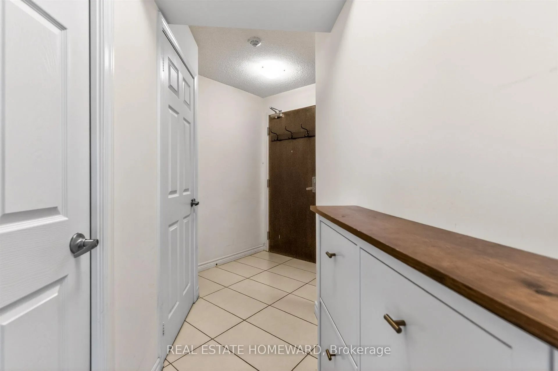 Photo 2 of Unit 518, 25 Lower Simcoe Street, Toronto, Waterfront Communities — HOMEH