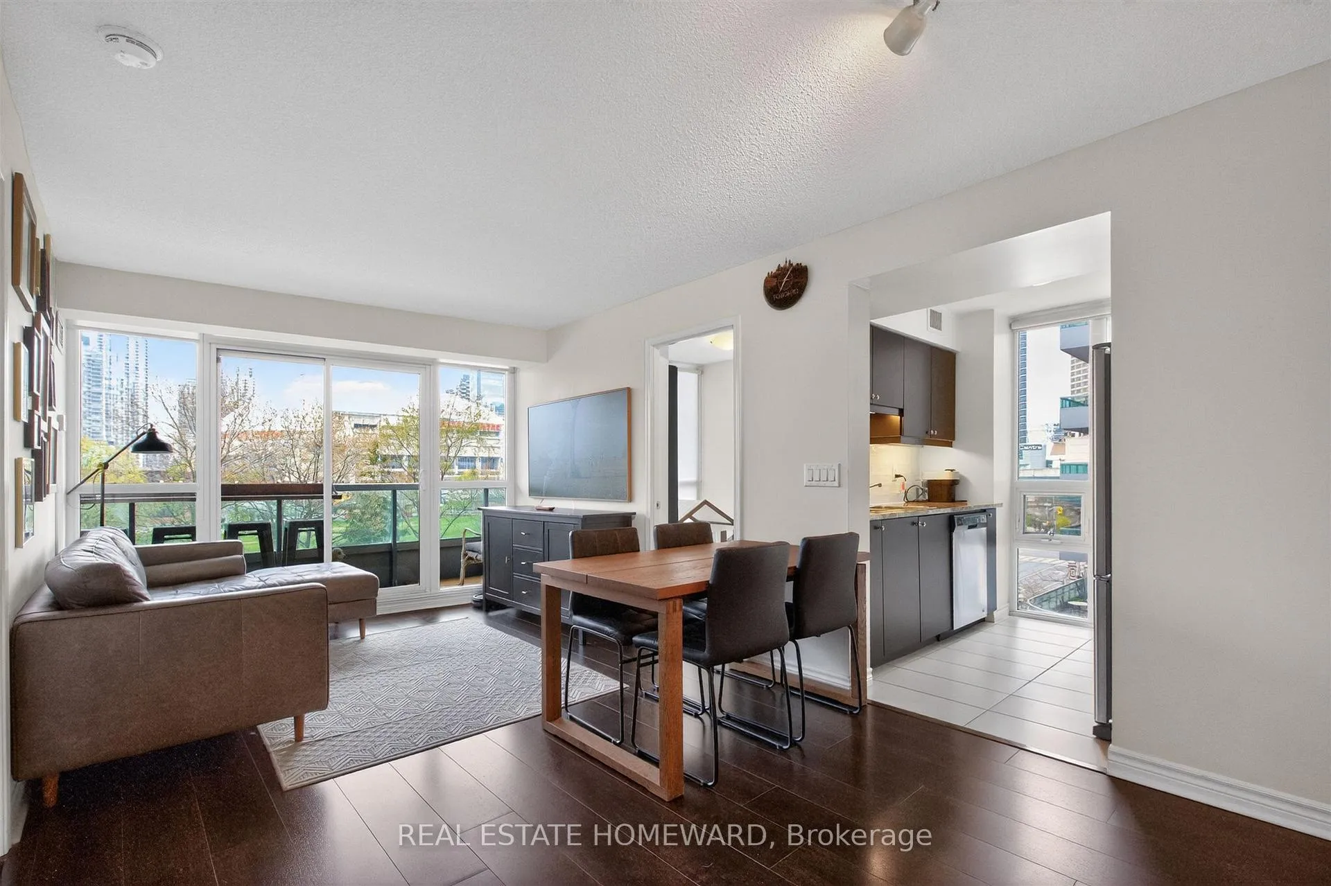 Photo 5 of Unit 518, 25 Lower Simcoe Street, Toronto, Waterfront Communities — HOMEH