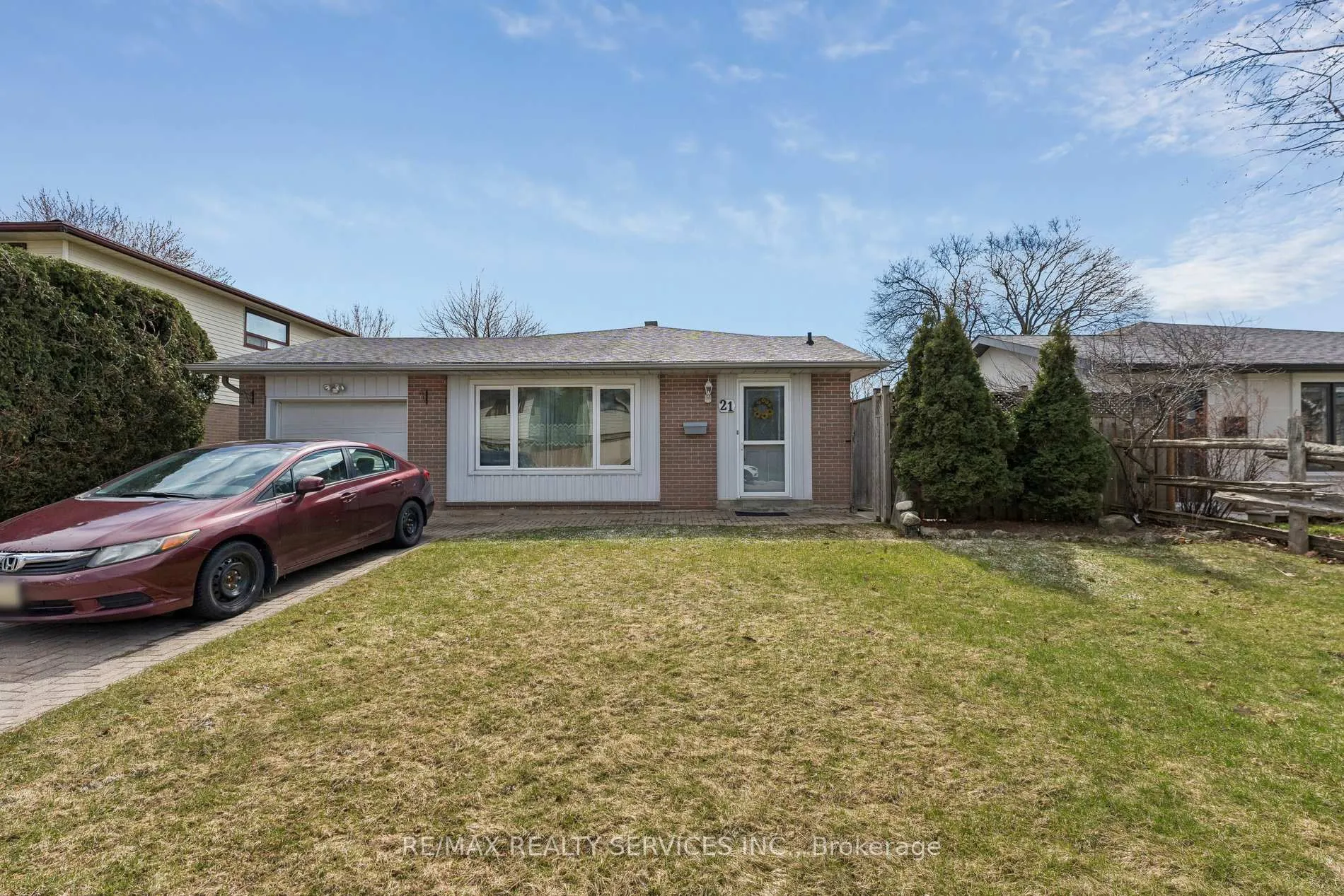 Photo 2 of 21 Willis Drive, Brampton, Brampton East — HOMEH