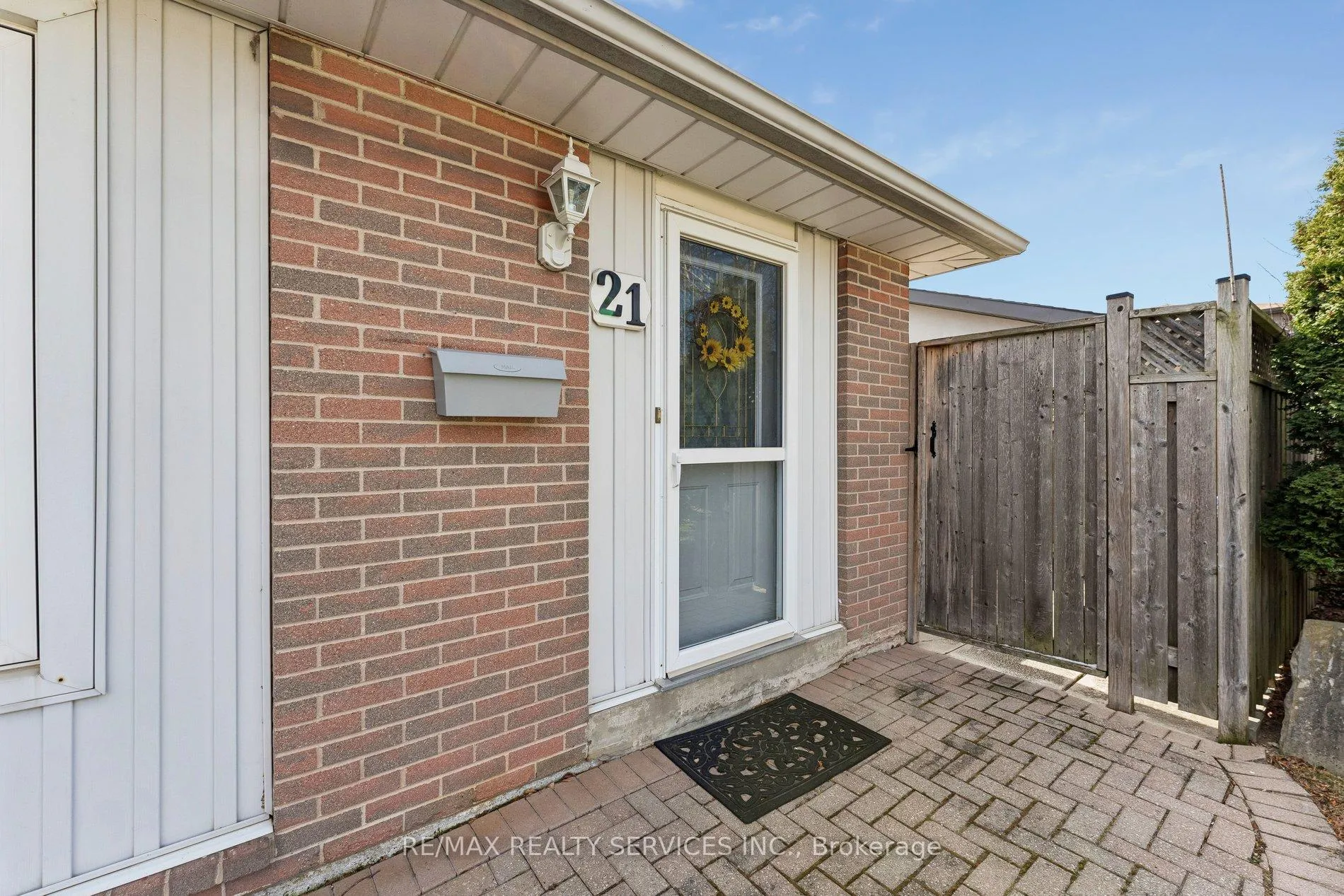Photo 3 of 21 Willis Drive, Brampton, Brampton East — HOMEH
