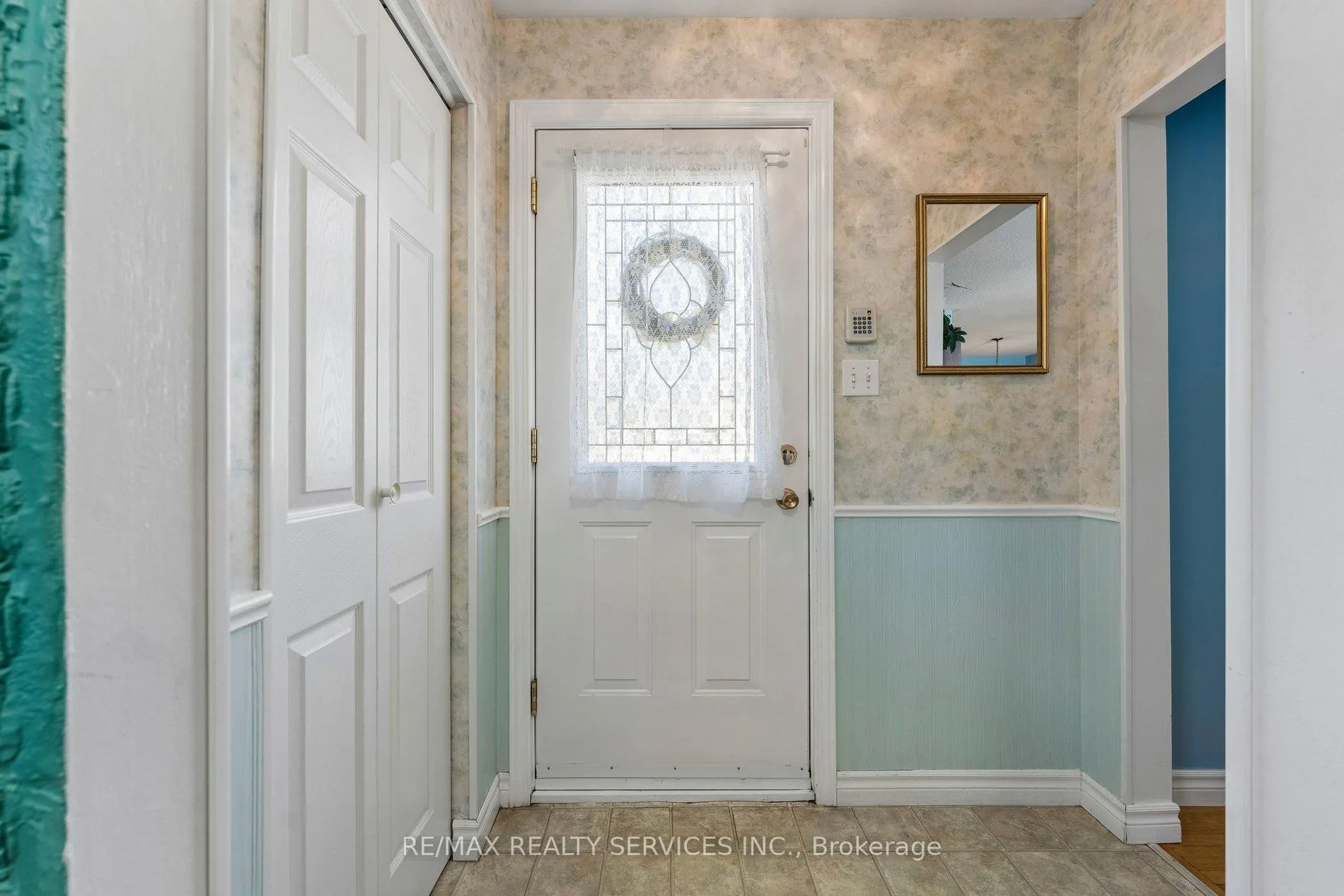 Photo 5 of 21 Willis Drive, Brampton, Brampton East — HOMEH