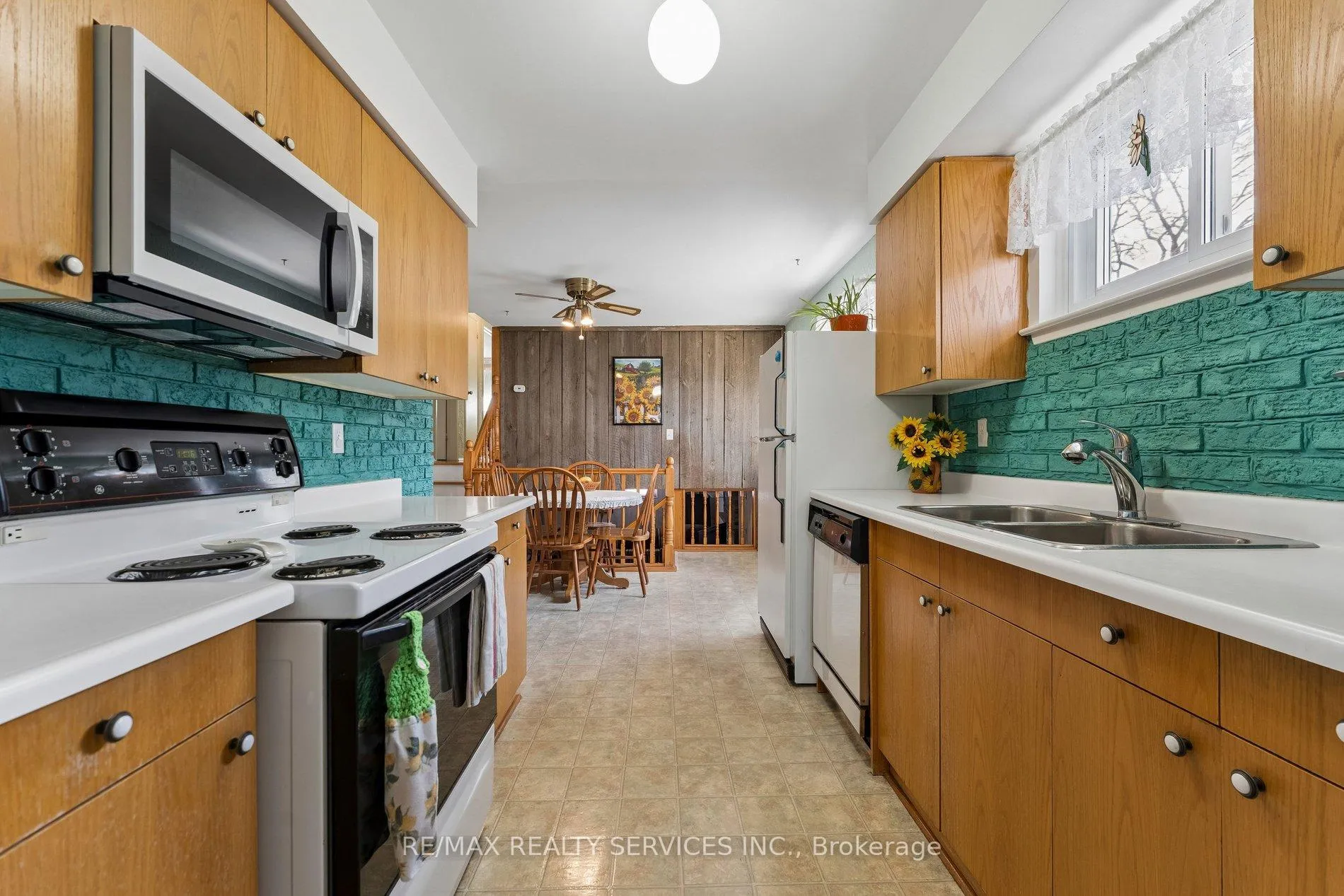 Photo 6 of 21 Willis Drive, Brampton, Brampton East — HOMEH