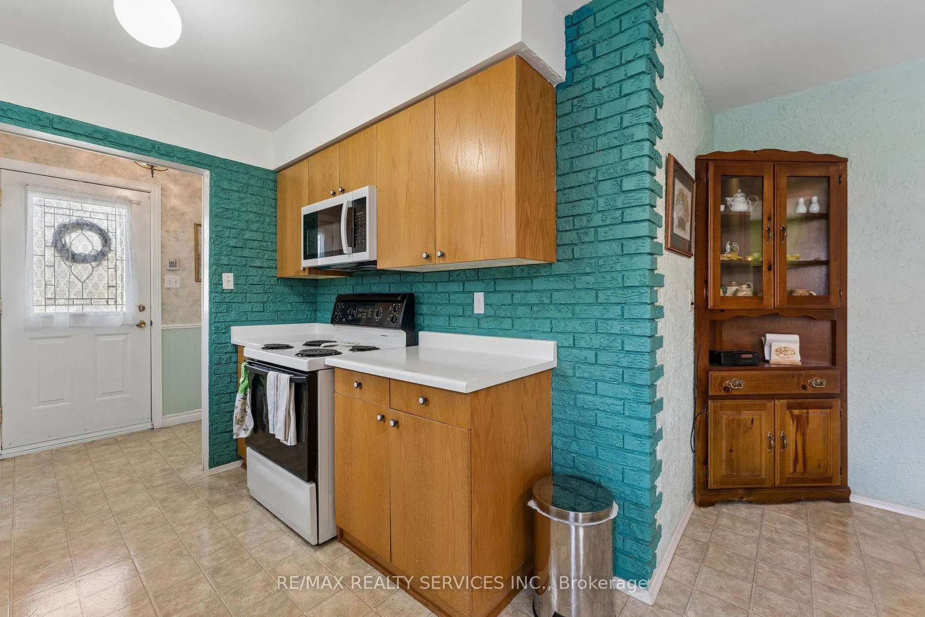 Photo 8 of 21 Willis Drive, Brampton, Brampton East — HOMEH