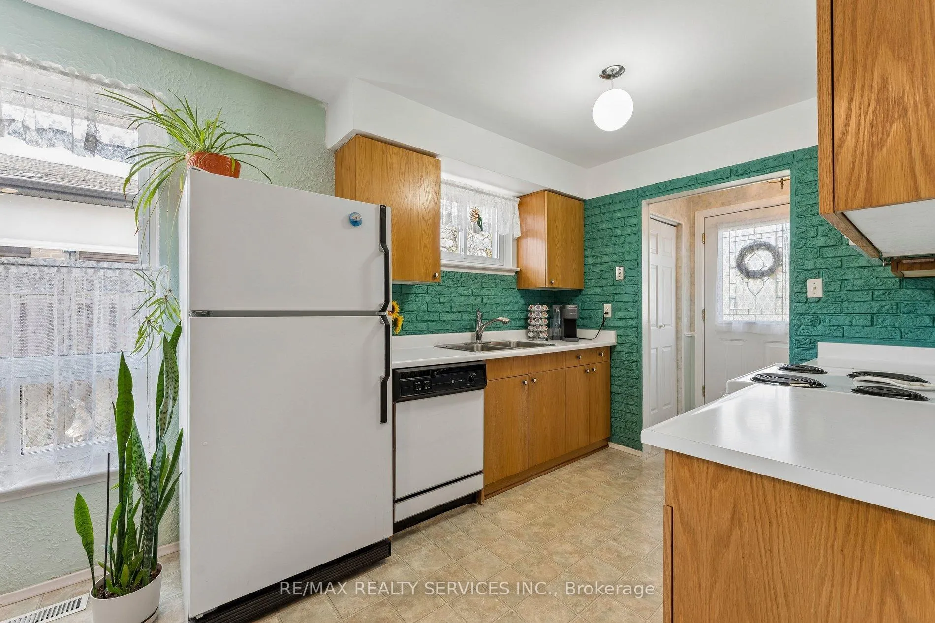 Photo 9 of 21 Willis Drive, Brampton, Brampton East — HOMEH