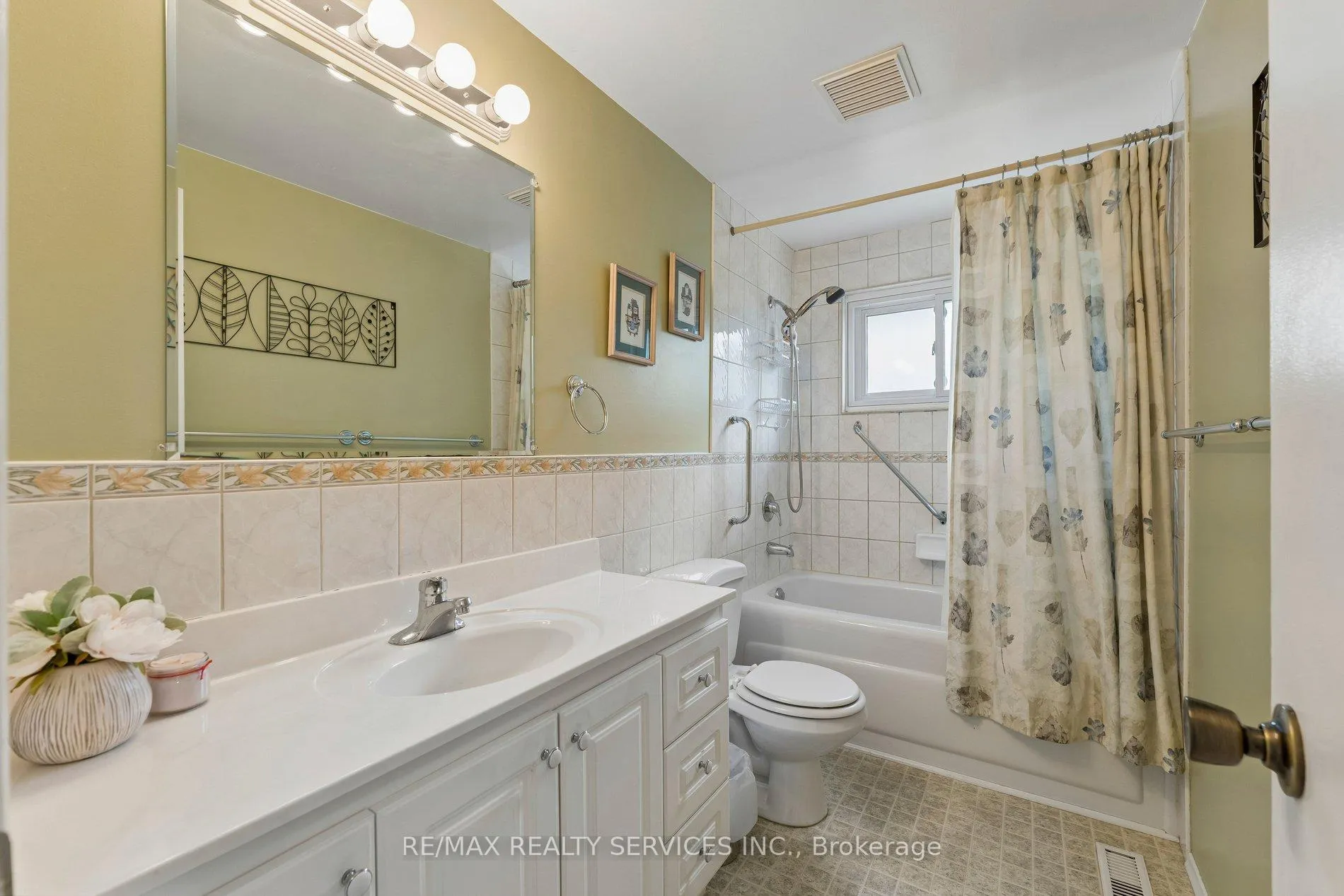 Photo 30 of 21 Willis Drive, Brampton, Brampton East — HOMEH