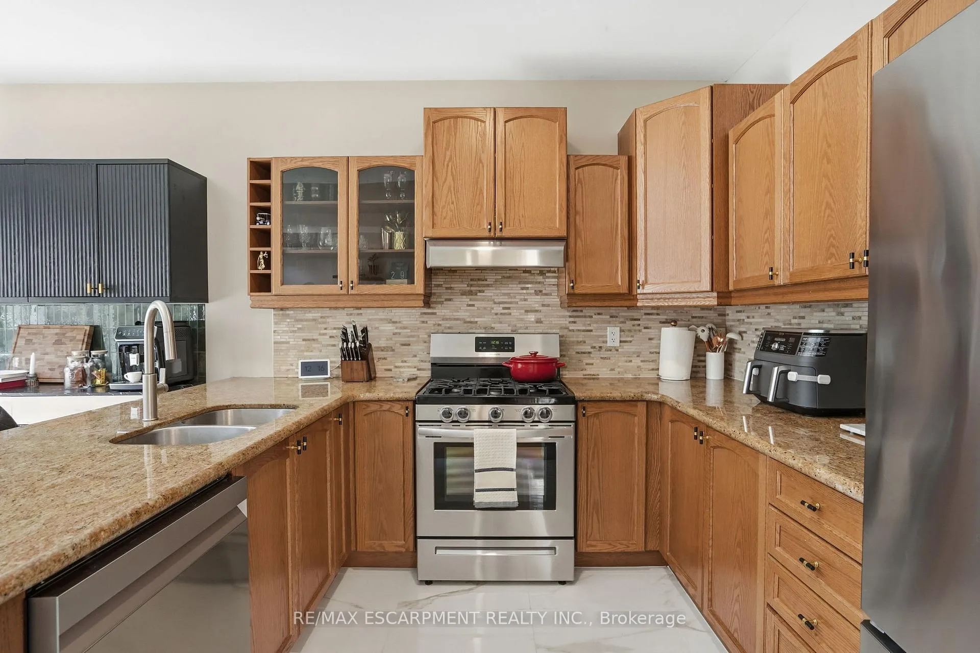 Photo 13 of 111 Greenstem Crescent, Hamilton, Winona Park — HOMEH