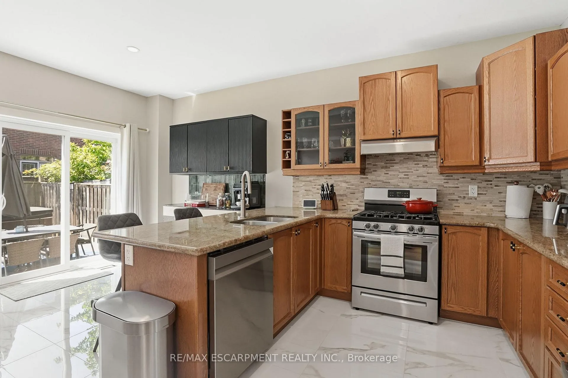 Photo 14 of 111 Greenstem Crescent, Hamilton, Winona Park — HOMEH