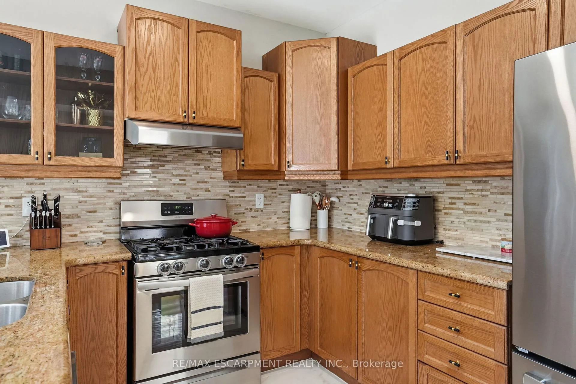 Photo 15 of 111 Greenstem Crescent, Hamilton, Winona Park — HOMEH